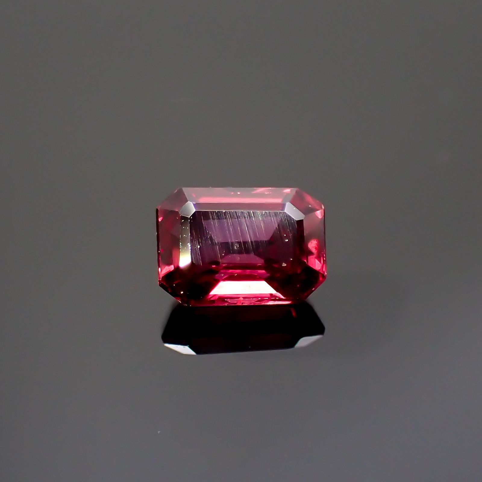 ルビー(宝石名ルビー)タンザニア産 0.28ct 識別済[220115043]4.1