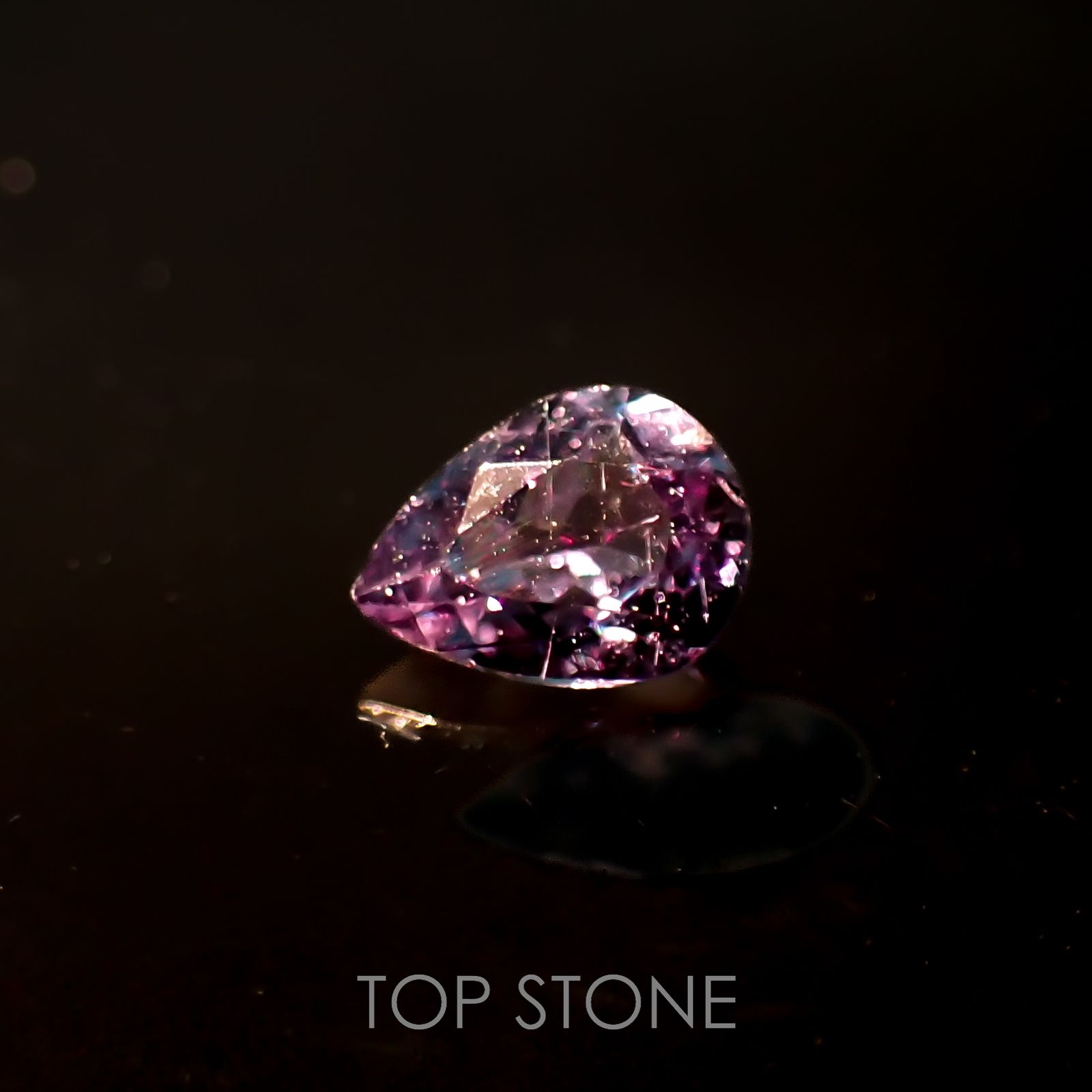 カラーチェンジガーネット アレキタイプ(宝石名ガーネット)マダガスカル・ベキリー産 0.16ct 識別済[220716939]4.1x3mm前後