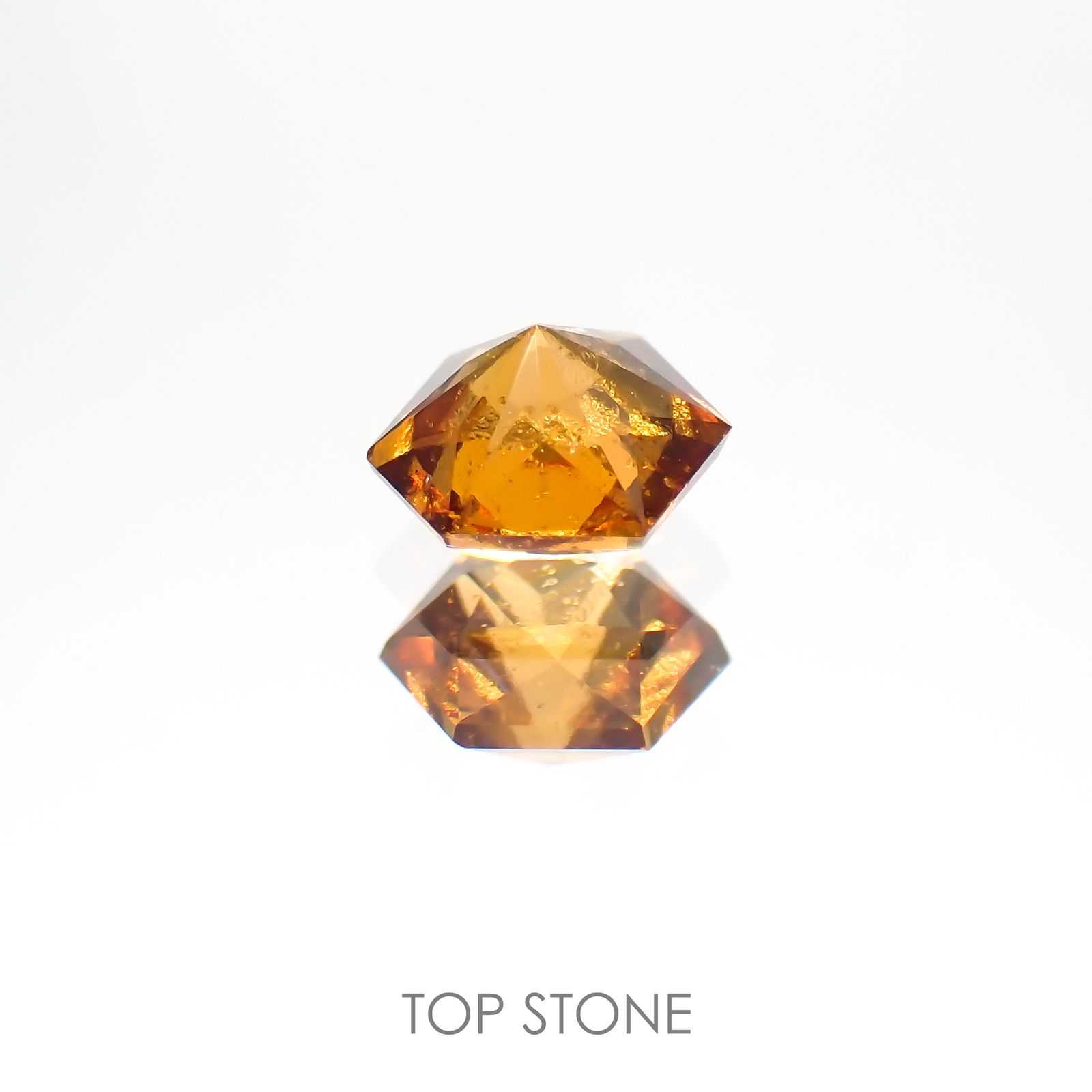 ◇ヘキサゴンカット◇ヘソナイトガーネット(宝石名ヘソナイト・ガーネット)スリランカ産 0.55ct 識別済[220113901]4.9x4.8mm前後