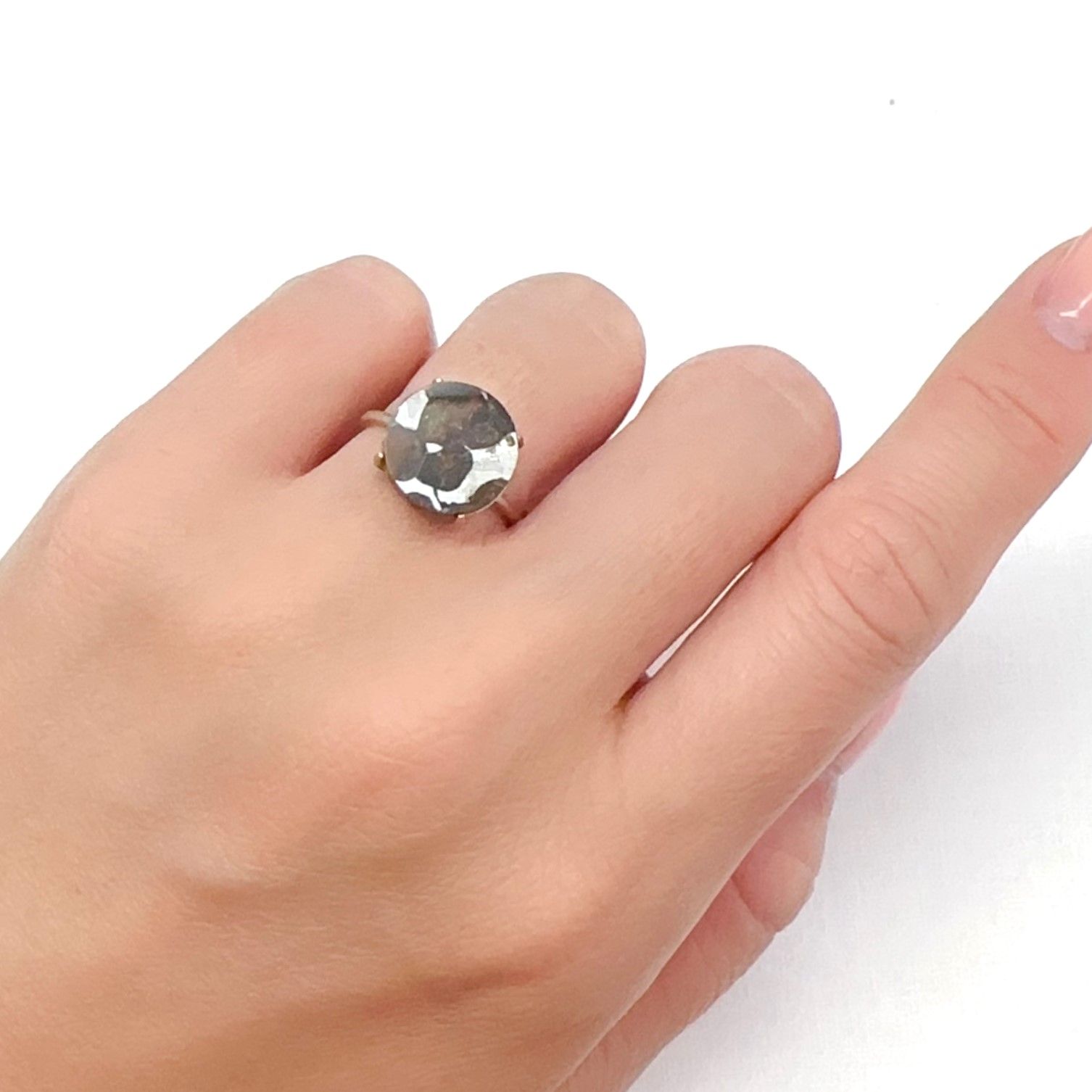 パラサイト隕石Sericho トリプレット 発見地:ケニア 5.69ct[240125720]12x12mm前後