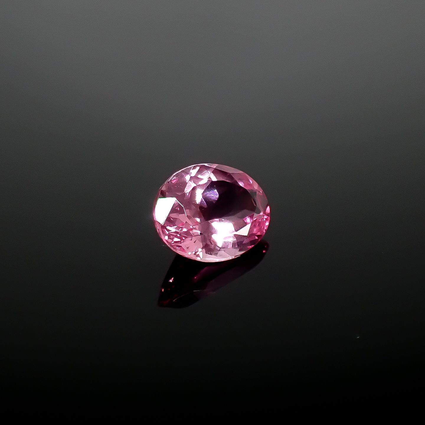 ピンクスピネル(宝石名ピンク・スピネル)ビルマ/マダガスカル産 0.850ct ソ付(彩珠)[250730809]7.1x5.3mm前後