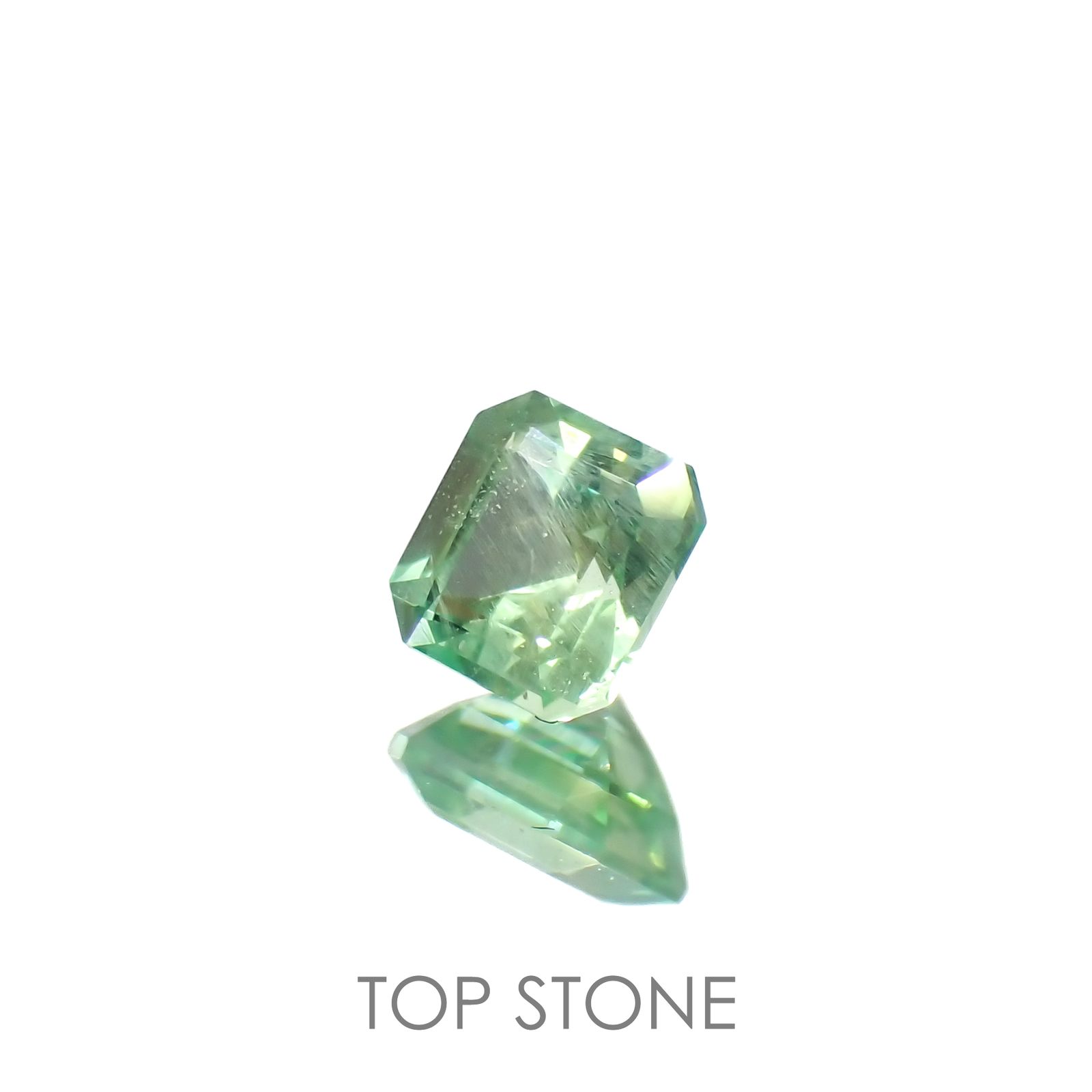 バナジウムコーネルピン(宝石名コーネルピン)タンザニア・タンガ州産 0.18ct 識別済[220716765]3.2x3.1mm前後