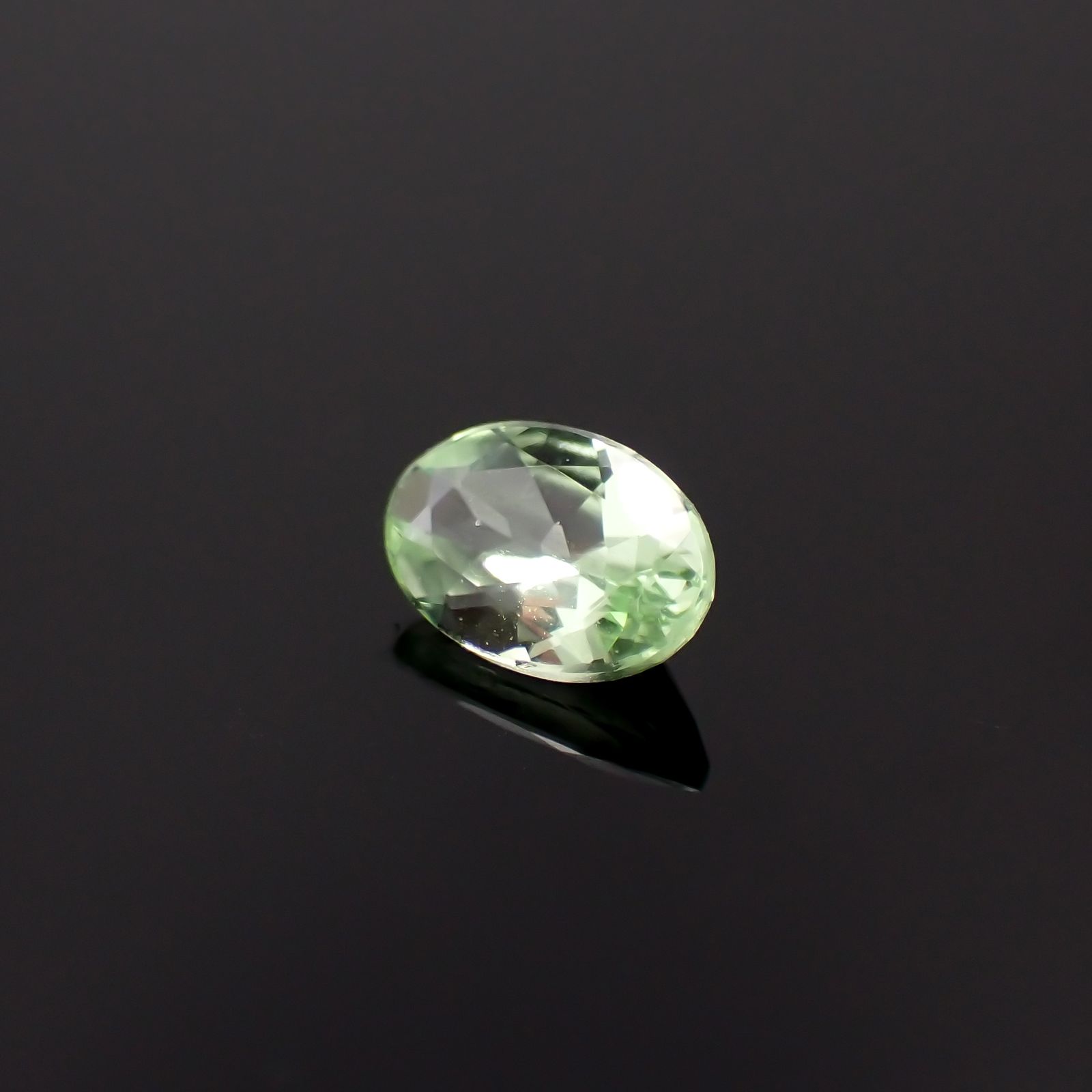 ミントガーネット タンザニア産 0.41ct[231023724]5.7x3.8mm前後