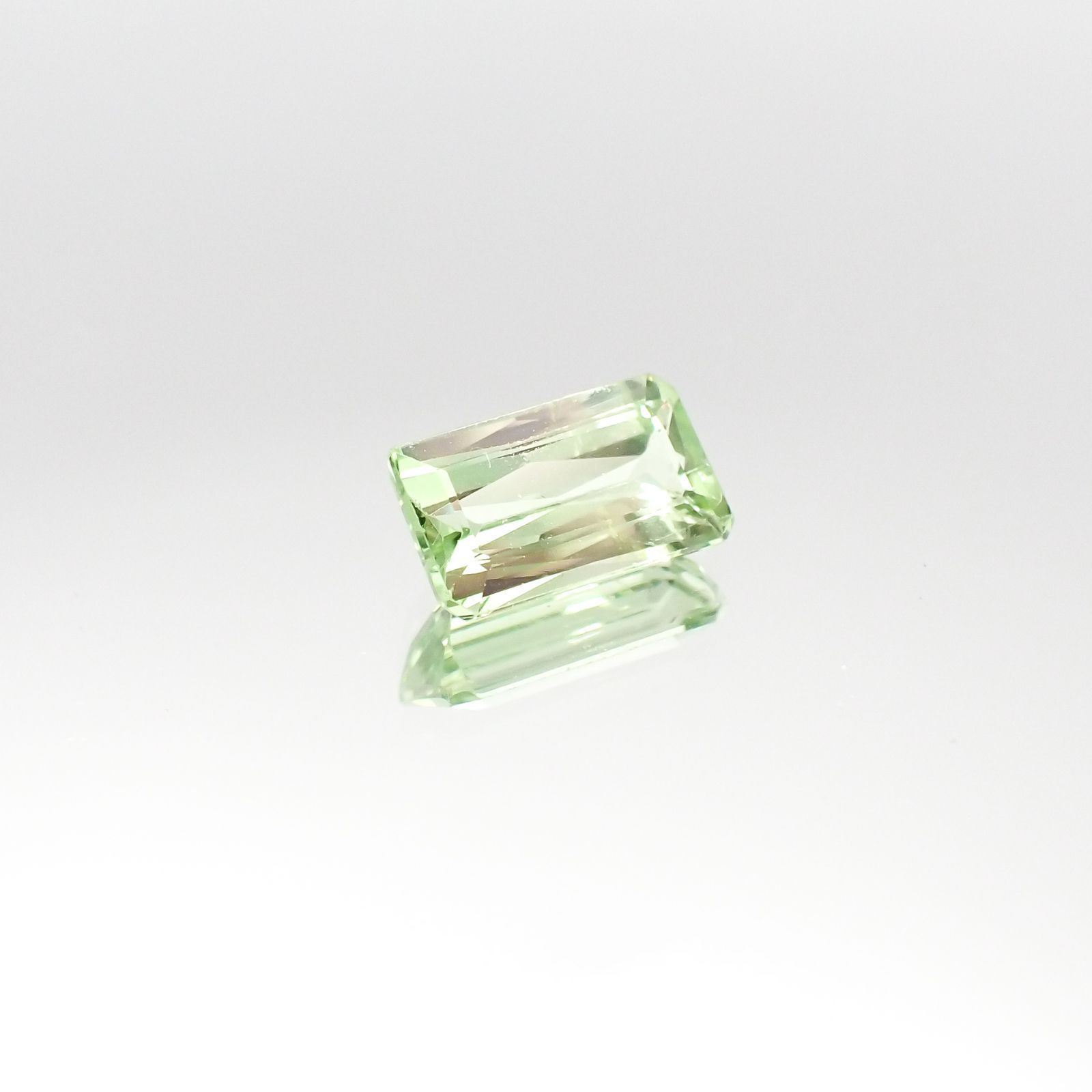 ミントガーネット(宝石名グリーン グロッシュラー・ガーネット)タンザニア・メレラニ鉱山産 1.26ct 識別済[230522257]8x4.7mm前後