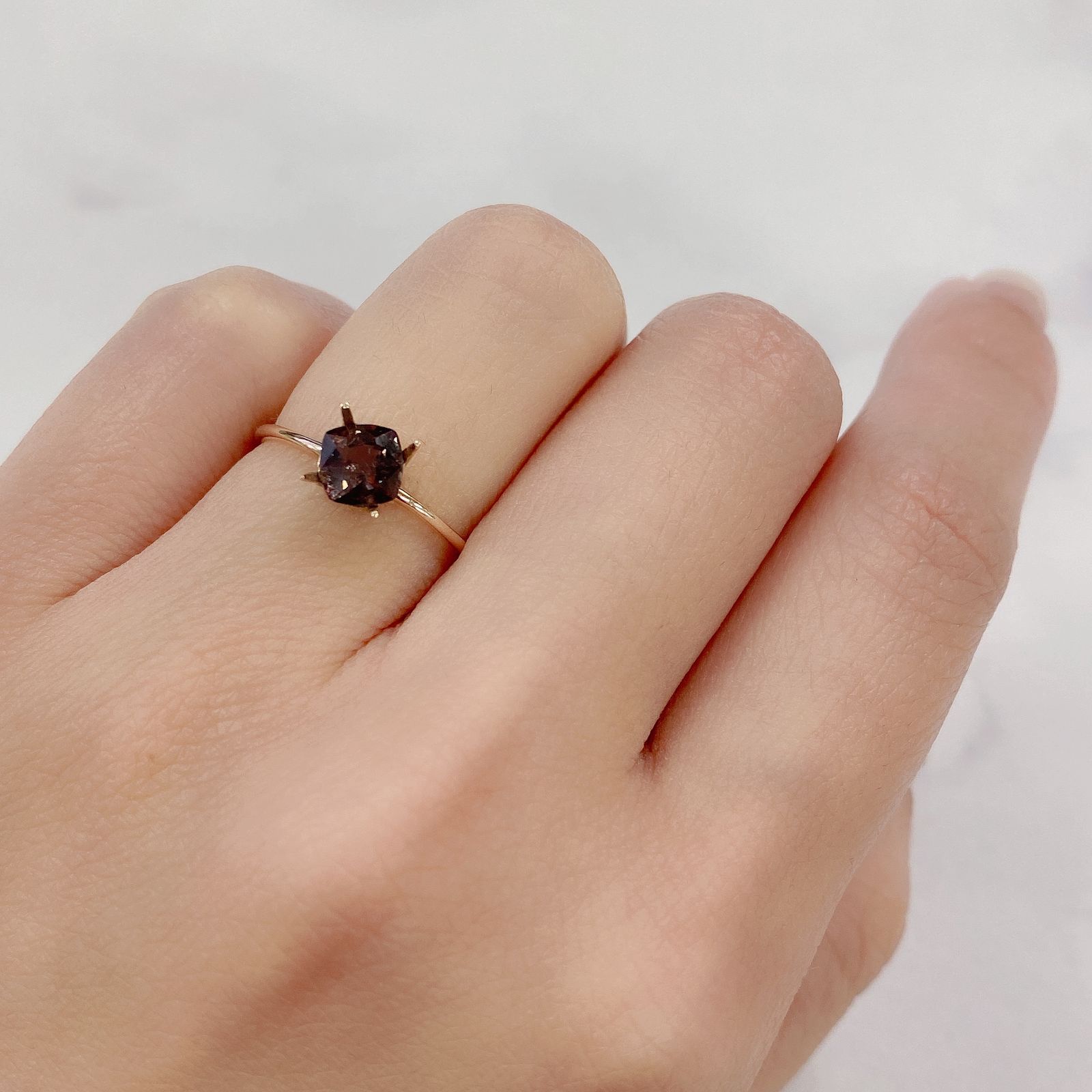 アキシナイト(宝石名アキシナイト) パキスタン産 0.74ct 識別済[20128808]5.3×5.2mm前後