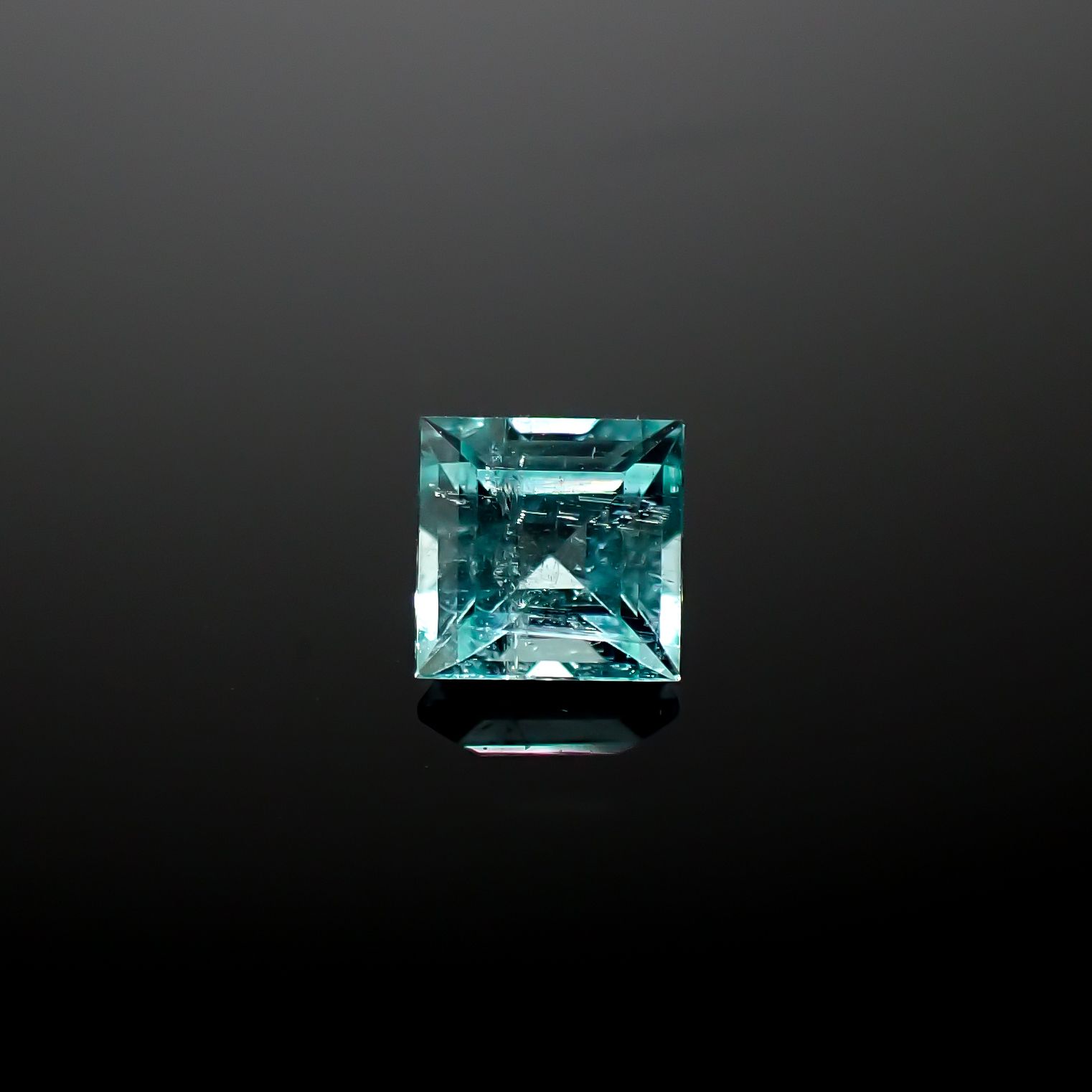 パライバトルマリン ブラジル・キントス鉱山産 0.35ct[240928723]4x3.9mm前後