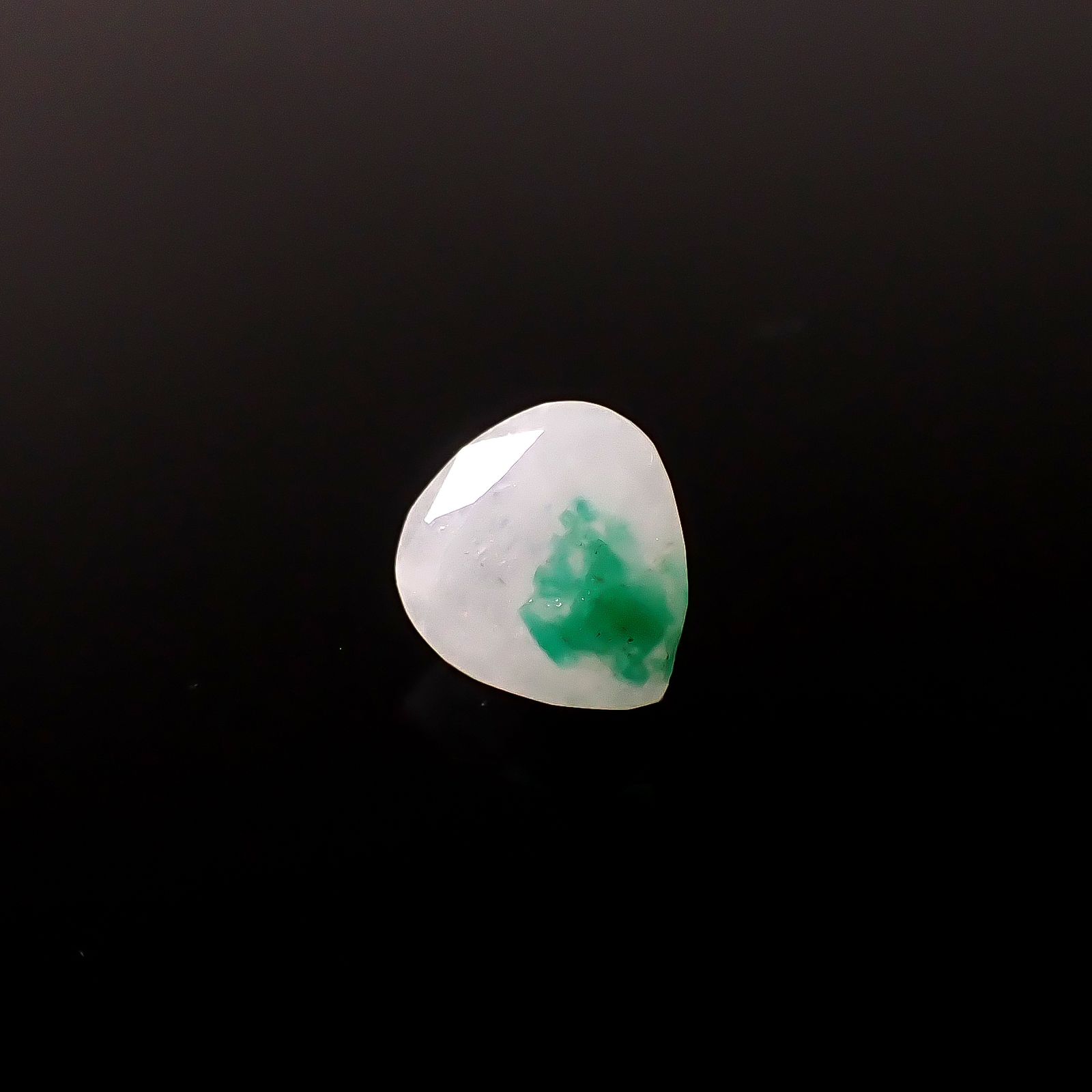 エメラルドインクォーツ パキスタン産 3.59ct / 11x9.7mm前後 [260231655]