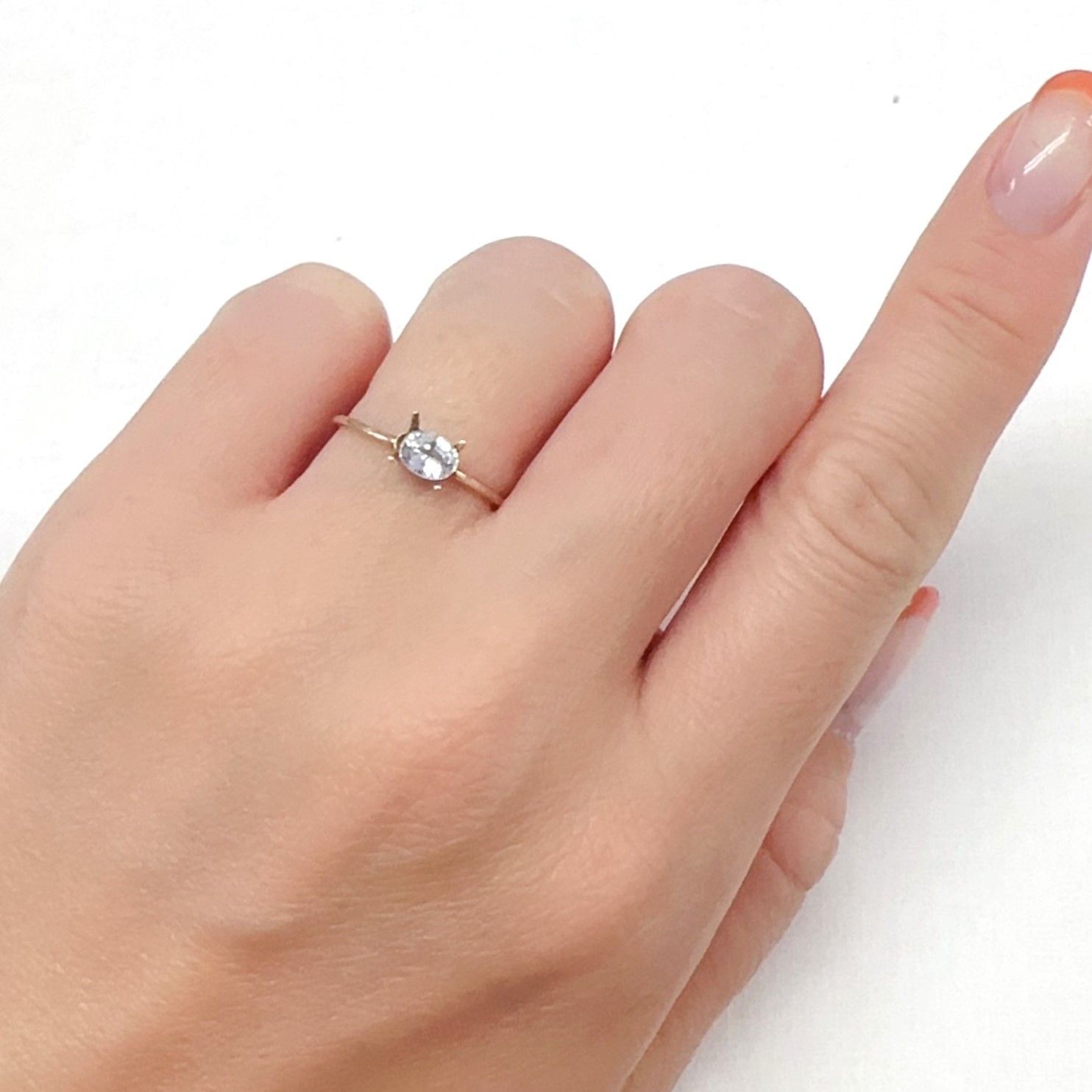 カラーレスサファイア スリランカ産 0.50ct[240527484]5.1x4mm前後