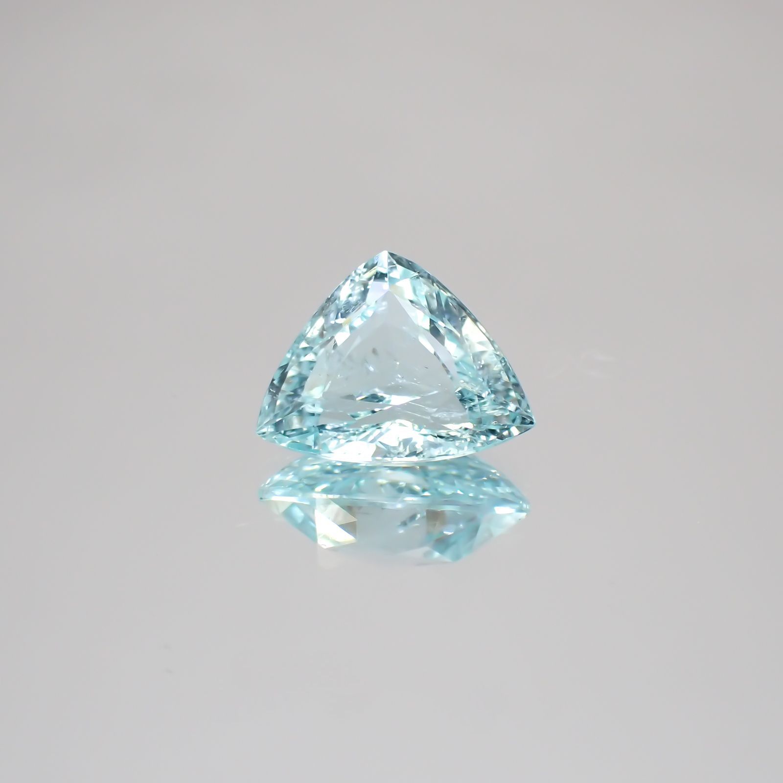 パライバトルマリン(宝石名トルマリン/別名パライバ・トルマリン) モザンビーク産 2.741ct ソ付(宝貴協)[19111416]8.4×10.9mm前後
