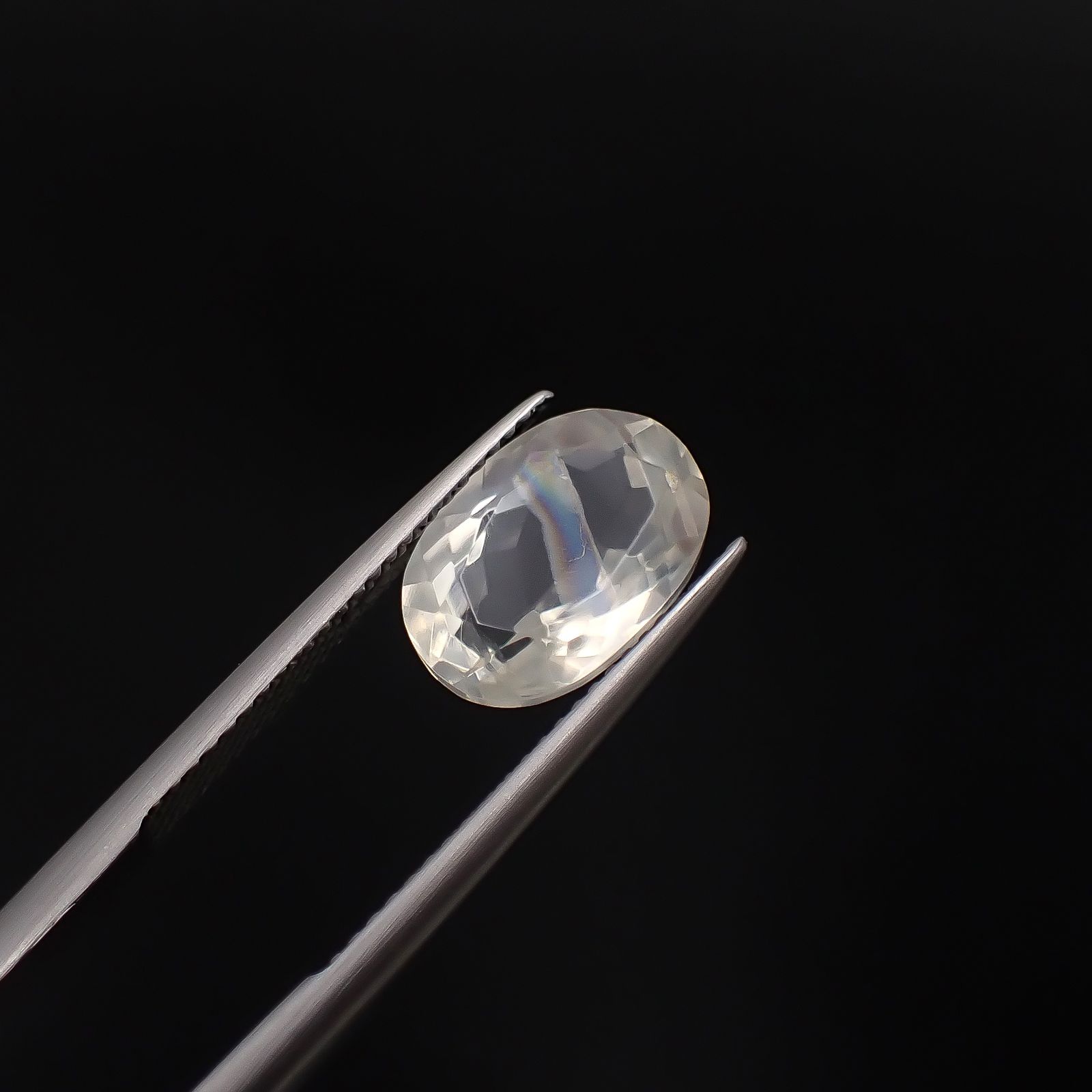 マラウイムーンストーン マラウイ共和国産 3.74ct / 12.1x8.4mm前後 [260331823]