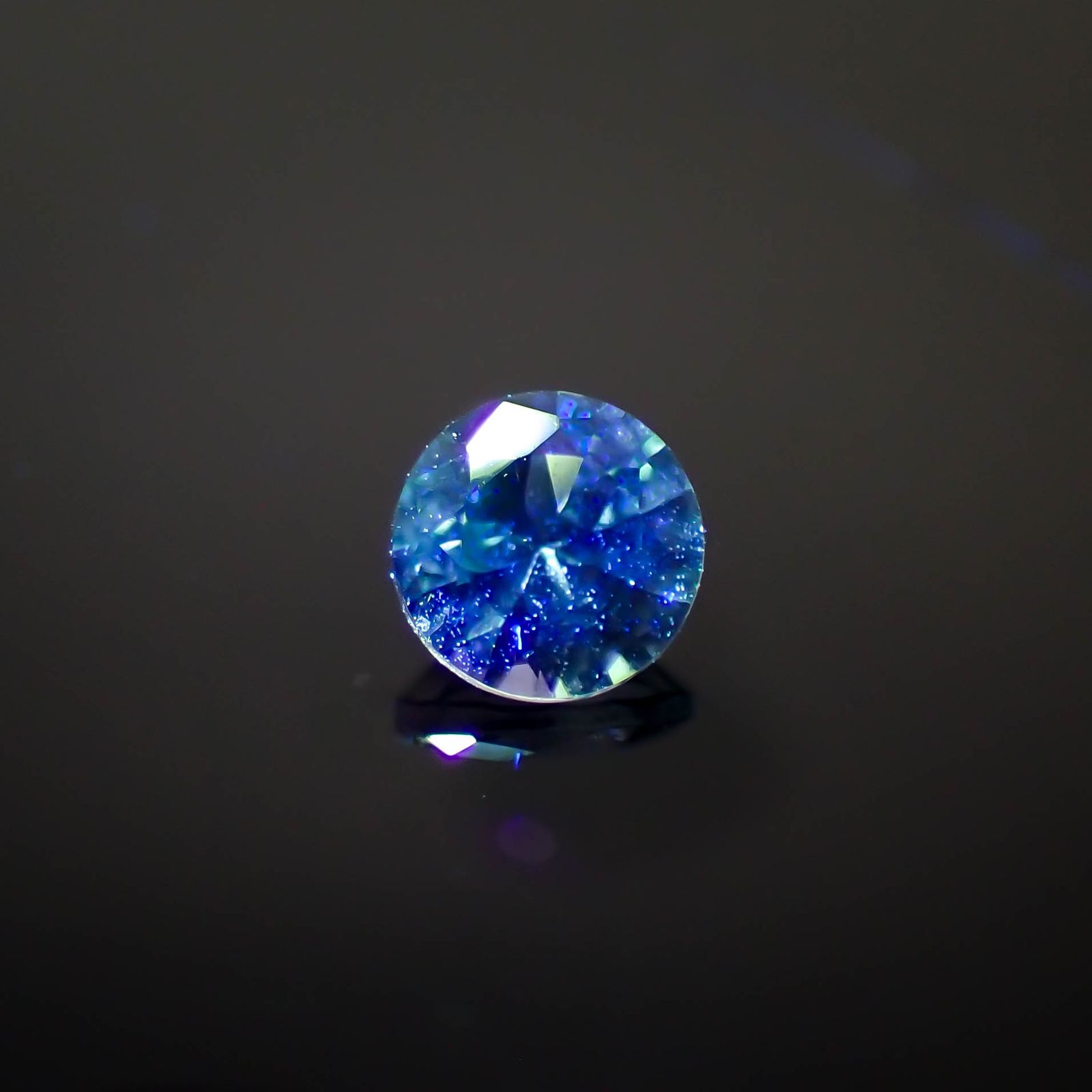 ブルーコーネルピン(宝石名ブルー・コーネルピン)タンザニア産 0.13ct 識別済[240527697]3.2x3.1mm前後