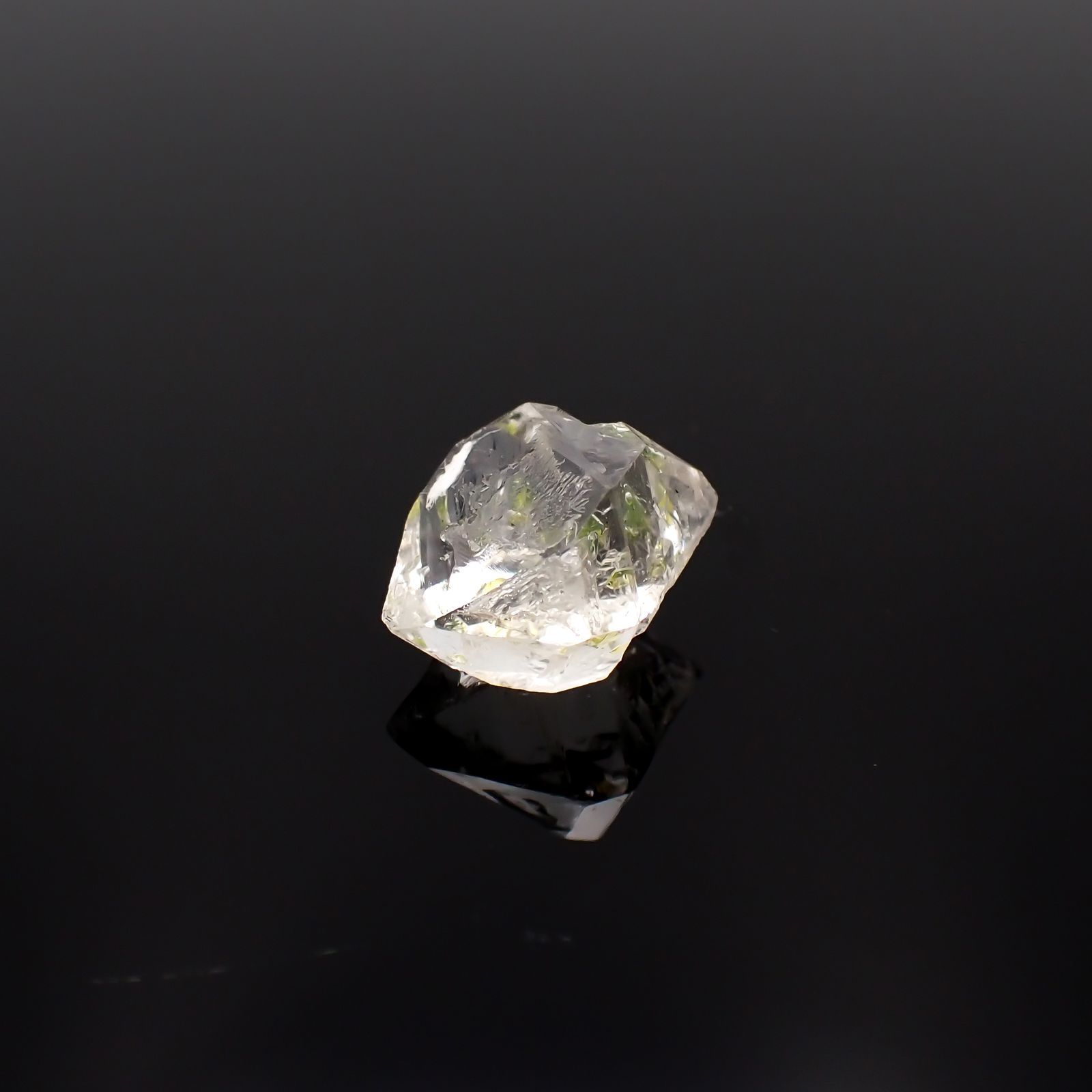 オイルインクォーツ原石 パキスタン産 5.69ct [231224721]13.9x11.1mm前後