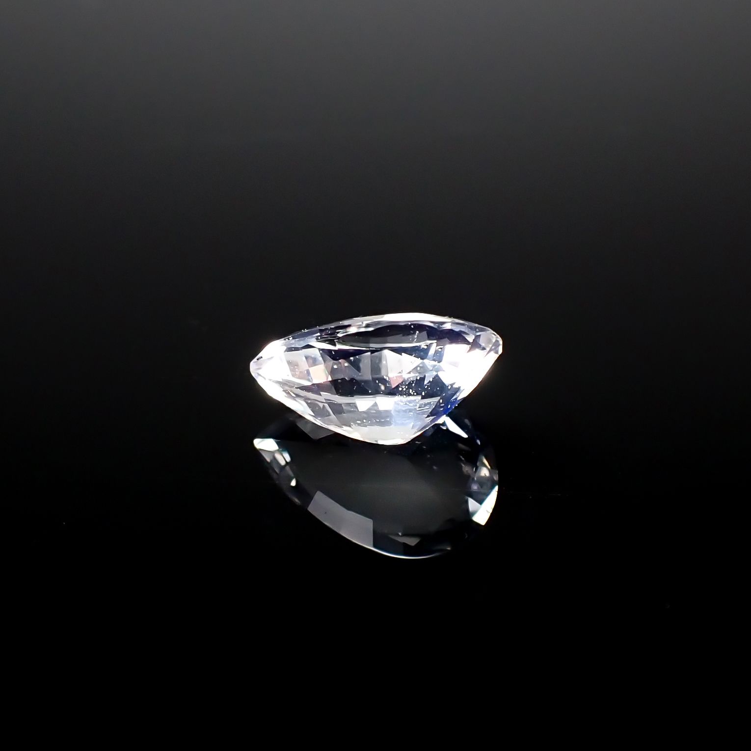 レインボームーンストーン(宝石名ラブラドライト)マダガスカル産 1.111ct ソ付(彩珠)[240326934]8.8x6mm前後