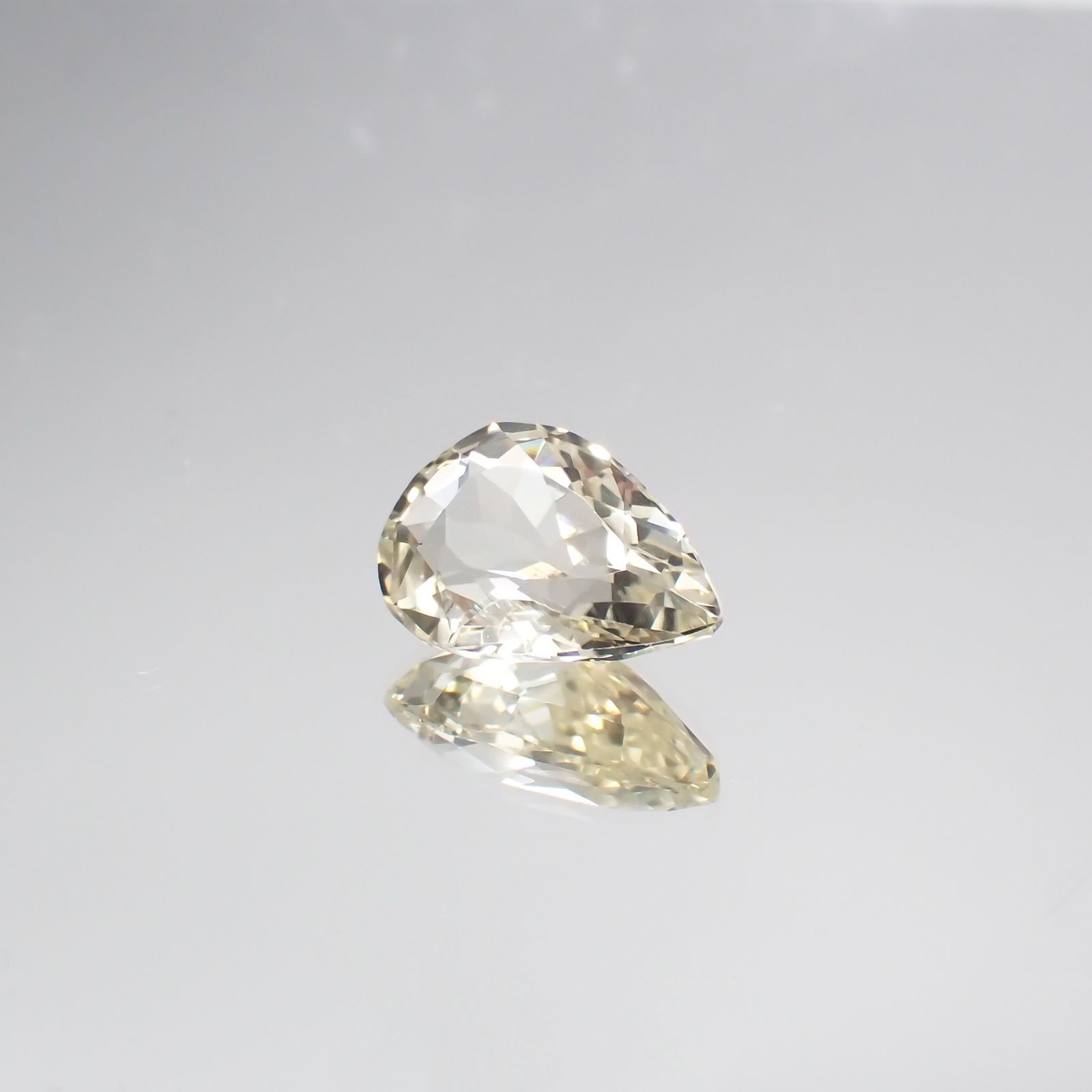 イエロースポジュミン(宝石名スポジュミン) アフガニスタン産 4.59ct 識別済[250711460]13.3×9.2mm前後