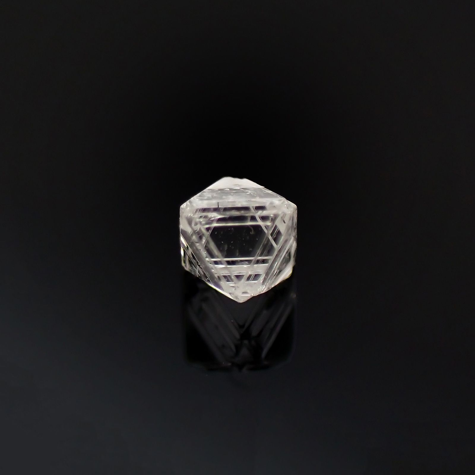 ソーヤブルダイヤモンド 原石(成長丘あり/Growth Hillock) 0.085ct[230923444]2.5x2.3mm前後
