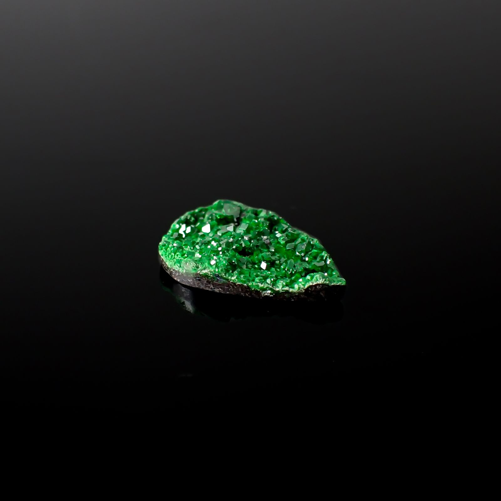 ウバロバイト 原石 ロシア産 4.88ct[240326437]16.7x10.7mm前後