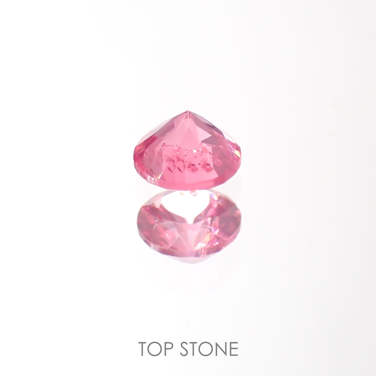 ホットピンクスピネル(宝石名ピンク・スピネル)タンザニア産 0.3ct 識別済[220113916]4.1x4.1mm前後