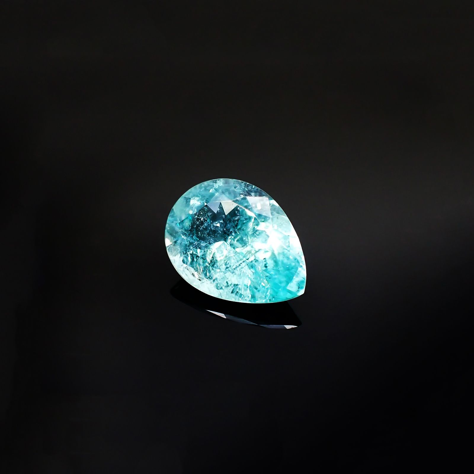 パライバトルマリン(宝石名トルマリン/別名パライバ・トルマリン) モザンビーク産 GIA鑑付 3.25ct / 12.4×9.1mm前後 [19110916]