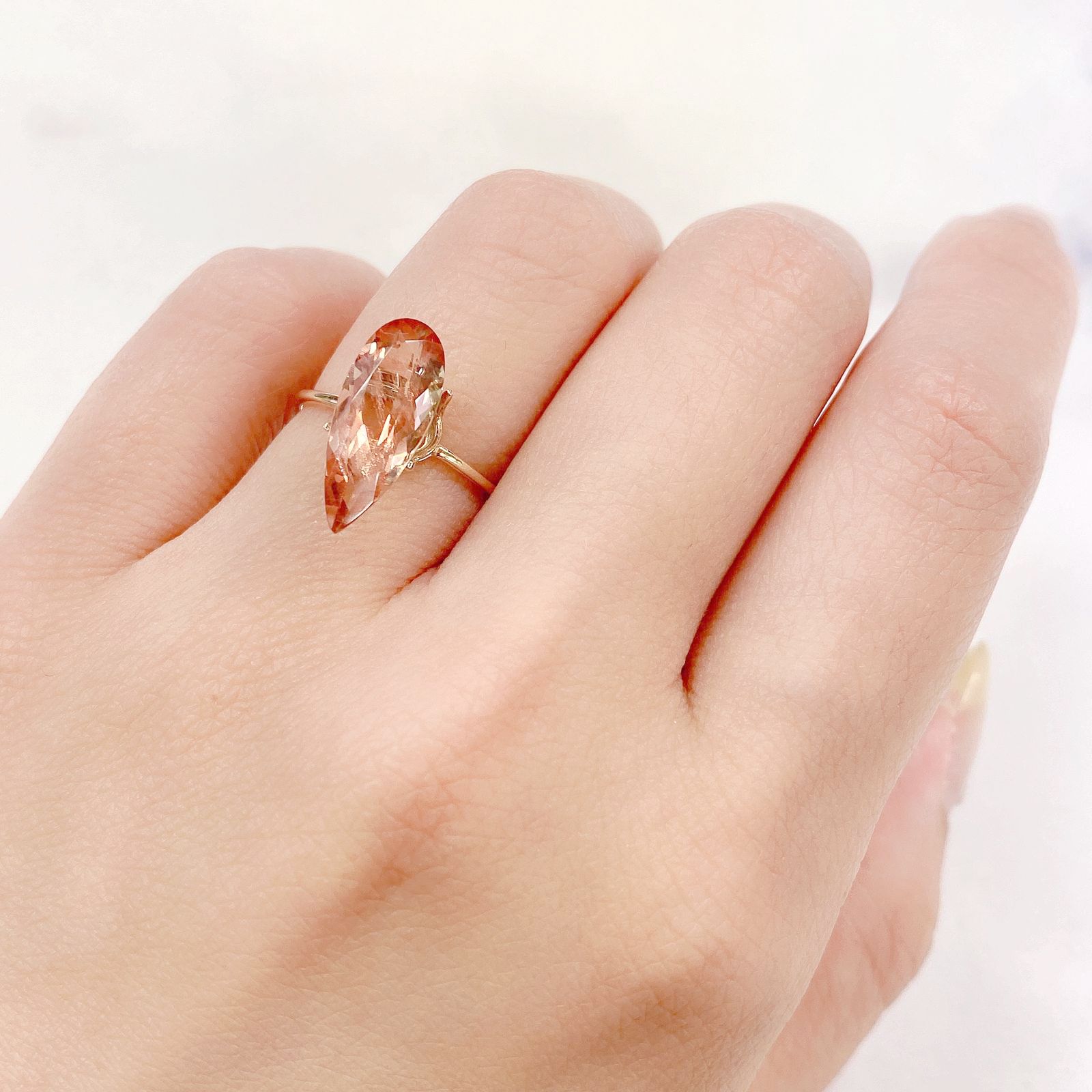 オレゴンサンストーン(宝石名ラブラドライト・サンストーン)アメリカ・オレゴン州産 2.753ct ソ付(彩珠)[230622269]15.8x6.5mm前後