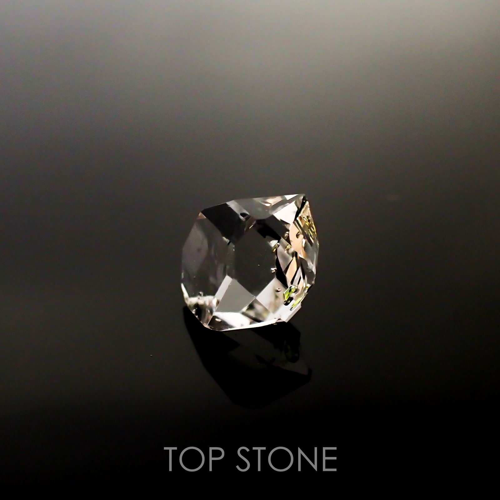 オイルインクォーツ パキスタン産 ルース 3.72ct[210811437]11.4×9.2mm前後