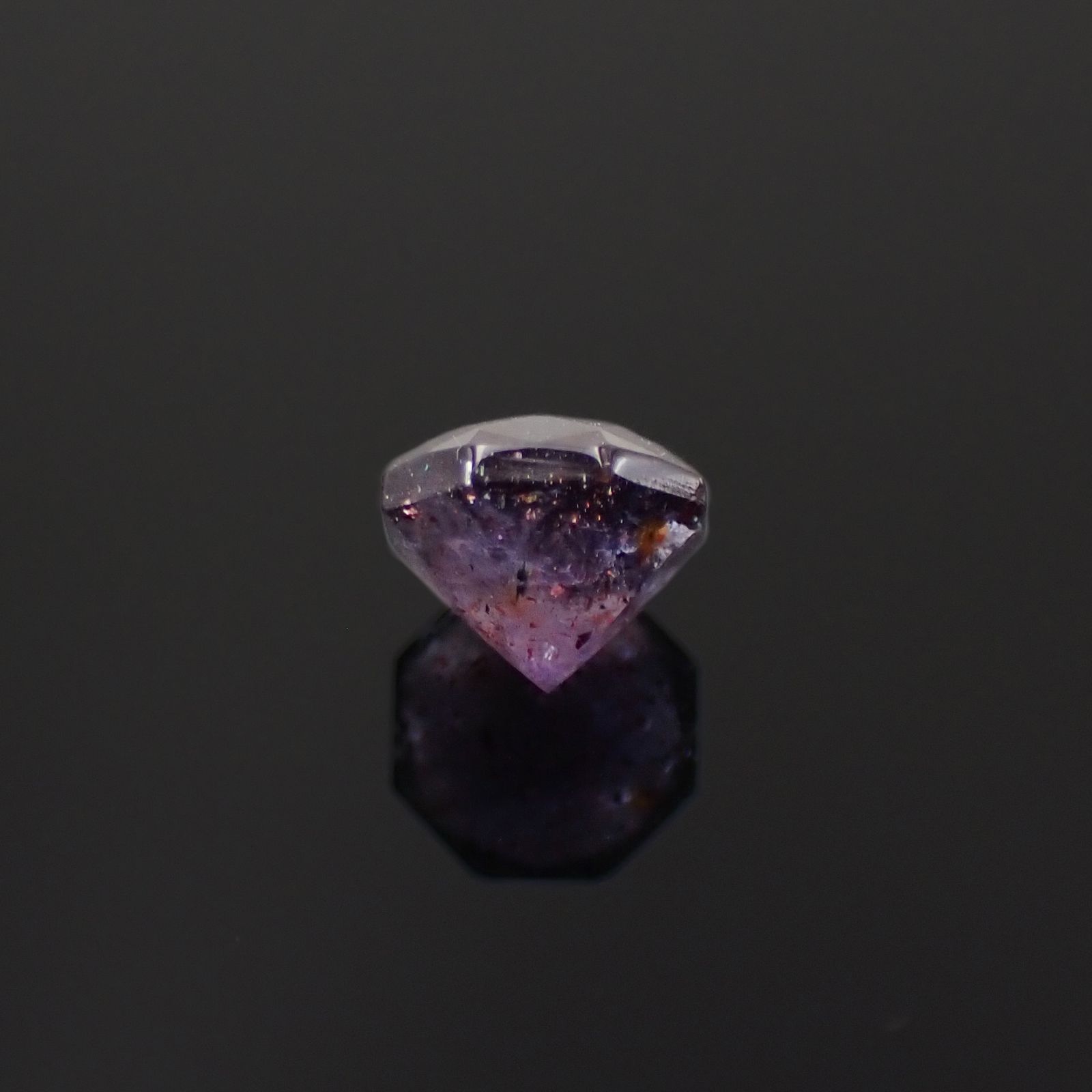◇オクタゴンカット◇ブラッドショットアイオライト インド産 0.55ct[230320945]5x5mm前後