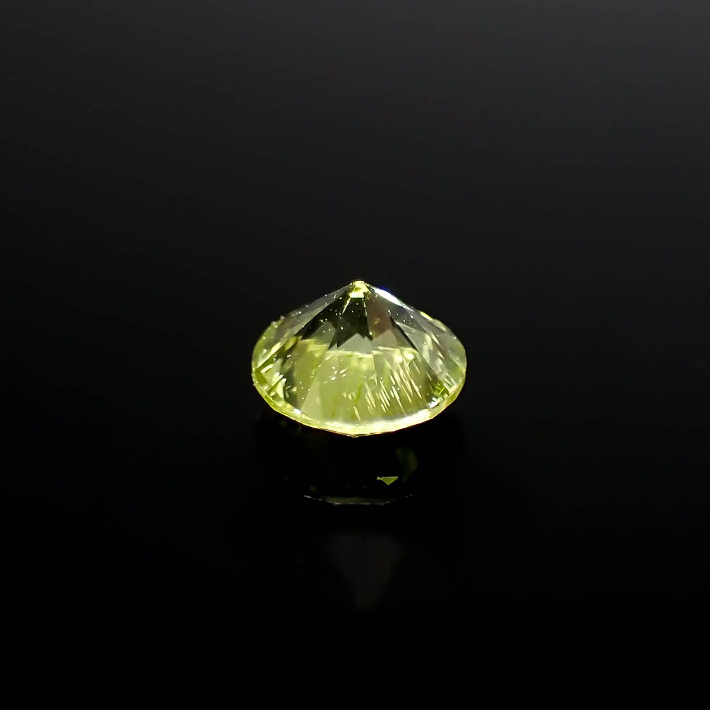 パラサイティックペリドット 採取地：インドネシア・ジェパラ 0.18ct [250730748]3.5x3.5mm前後
