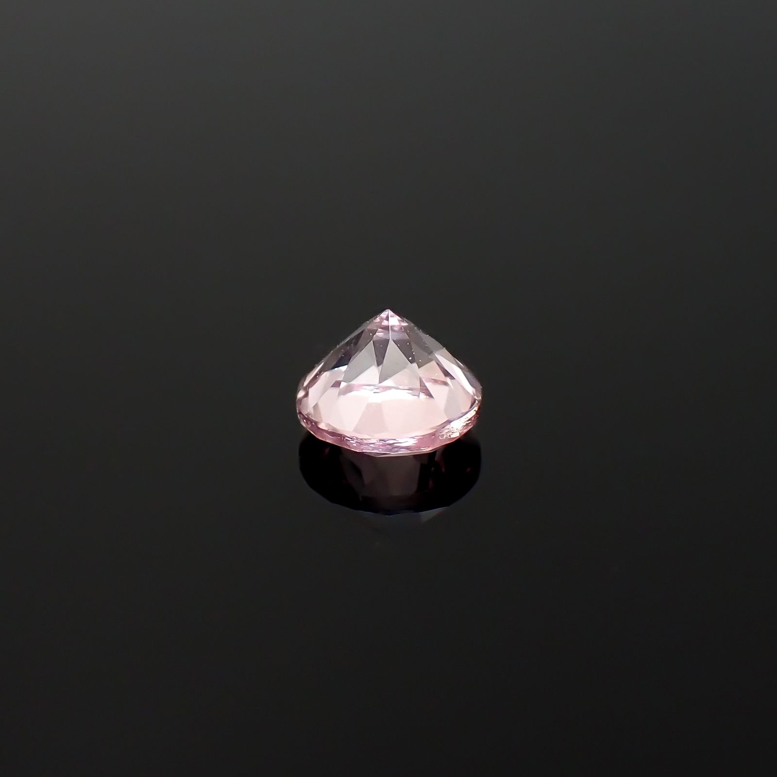ドラゴンガーネット タンザニア産 0.71ct / 5.1x5.1mm前後 [260532238]