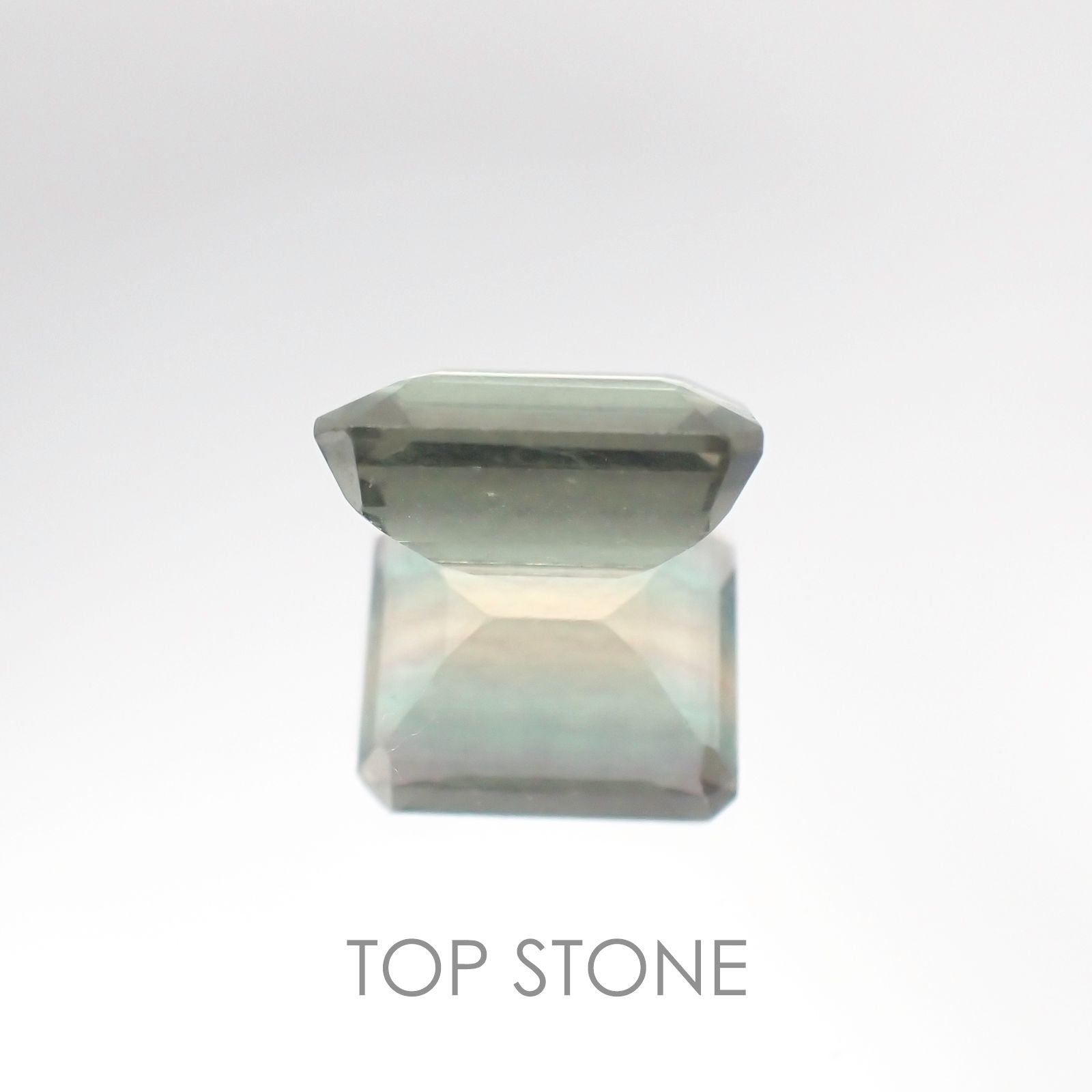 パーティカラーフローライト(宝石名パーティカラード・フルオライト) ブラジル産 6.58ct 識別済[20106389]11.9×10mm前後