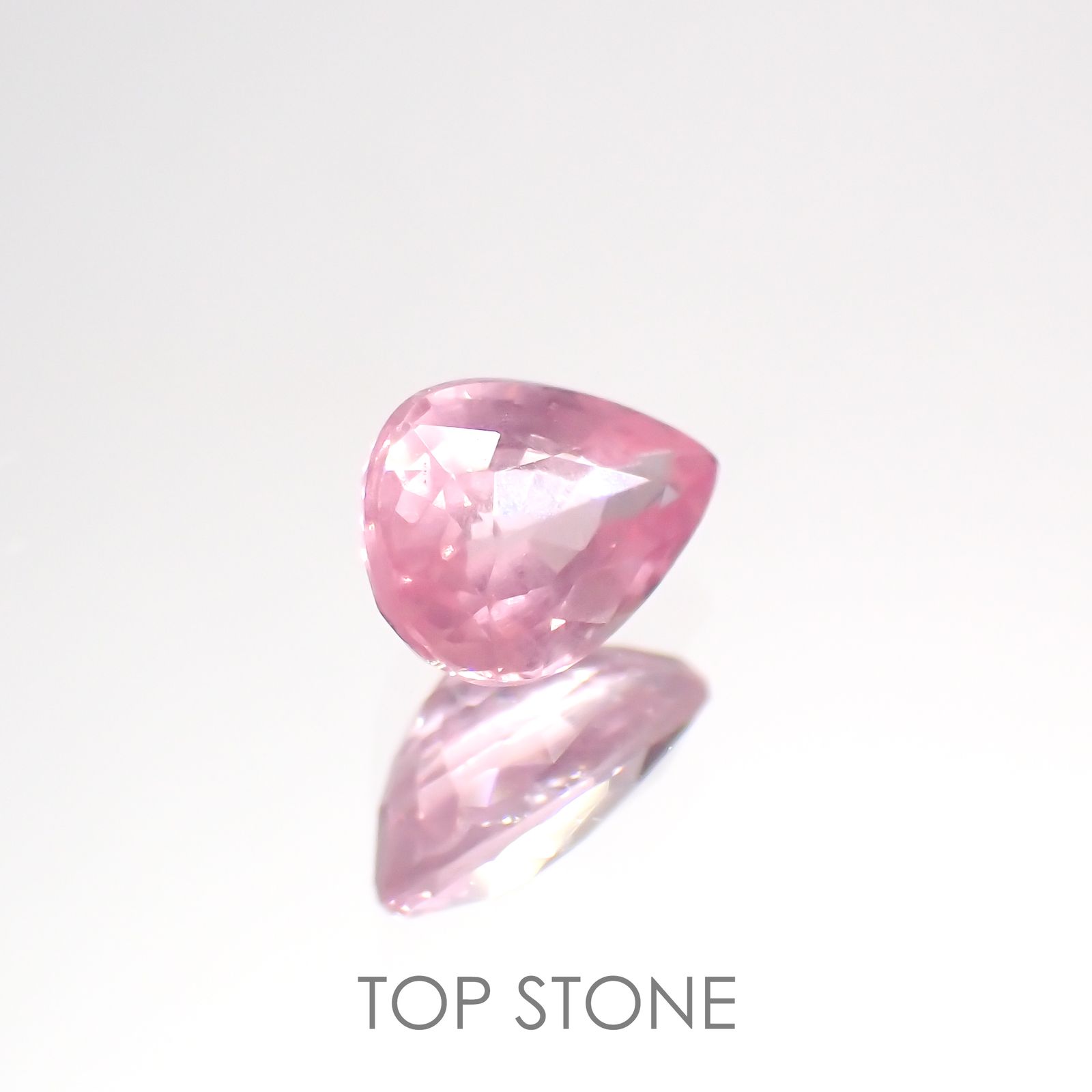シルキーピンクスピネル(宝石名ピンク・スピネル)タンザニア産 0.61ct 識別済[220114138]6.2x4.3mm前後