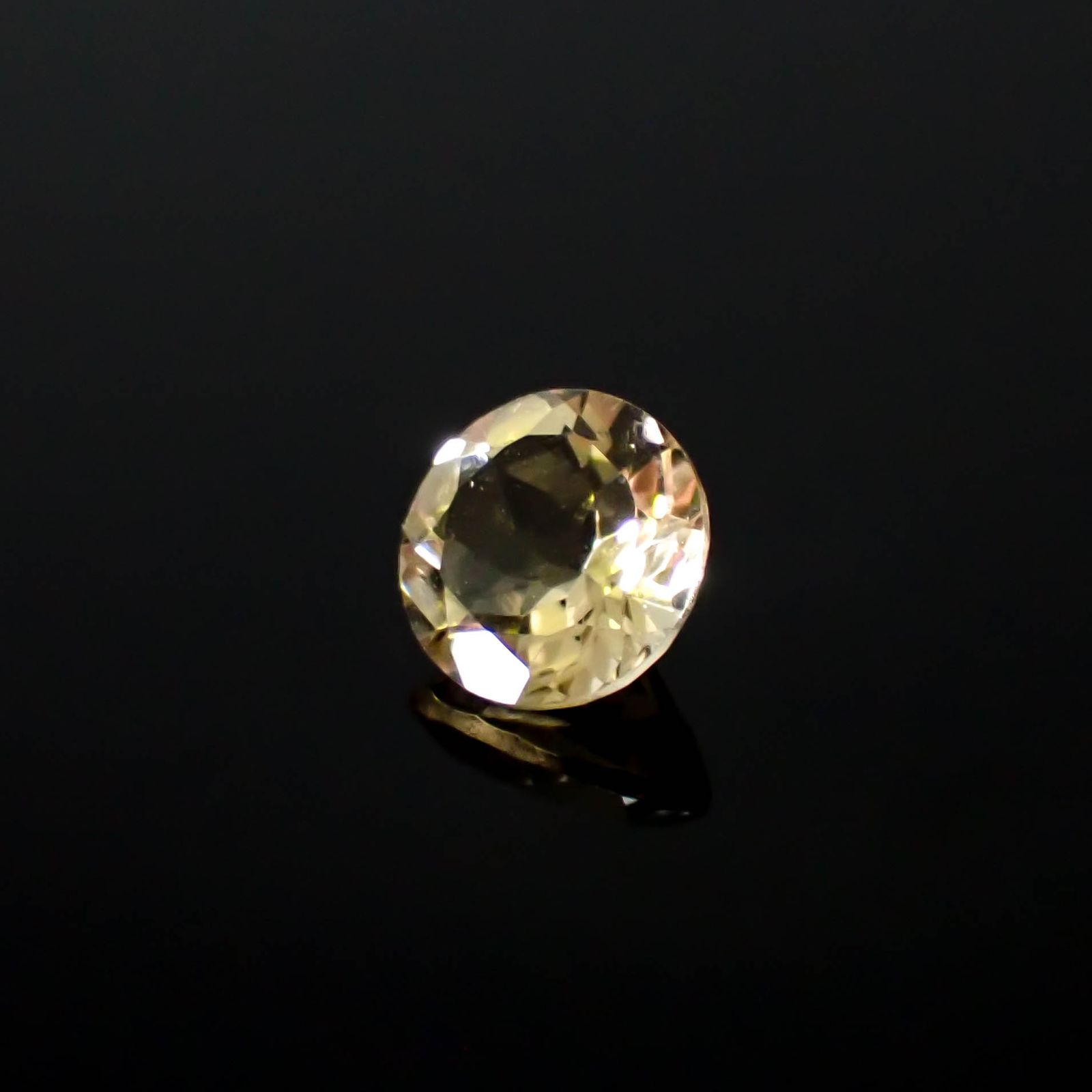イエローベリル(宝石名イエロー・ベリル)ブラジル産 1.29ct 識別済[250329985]7.2x7.2mm前後
