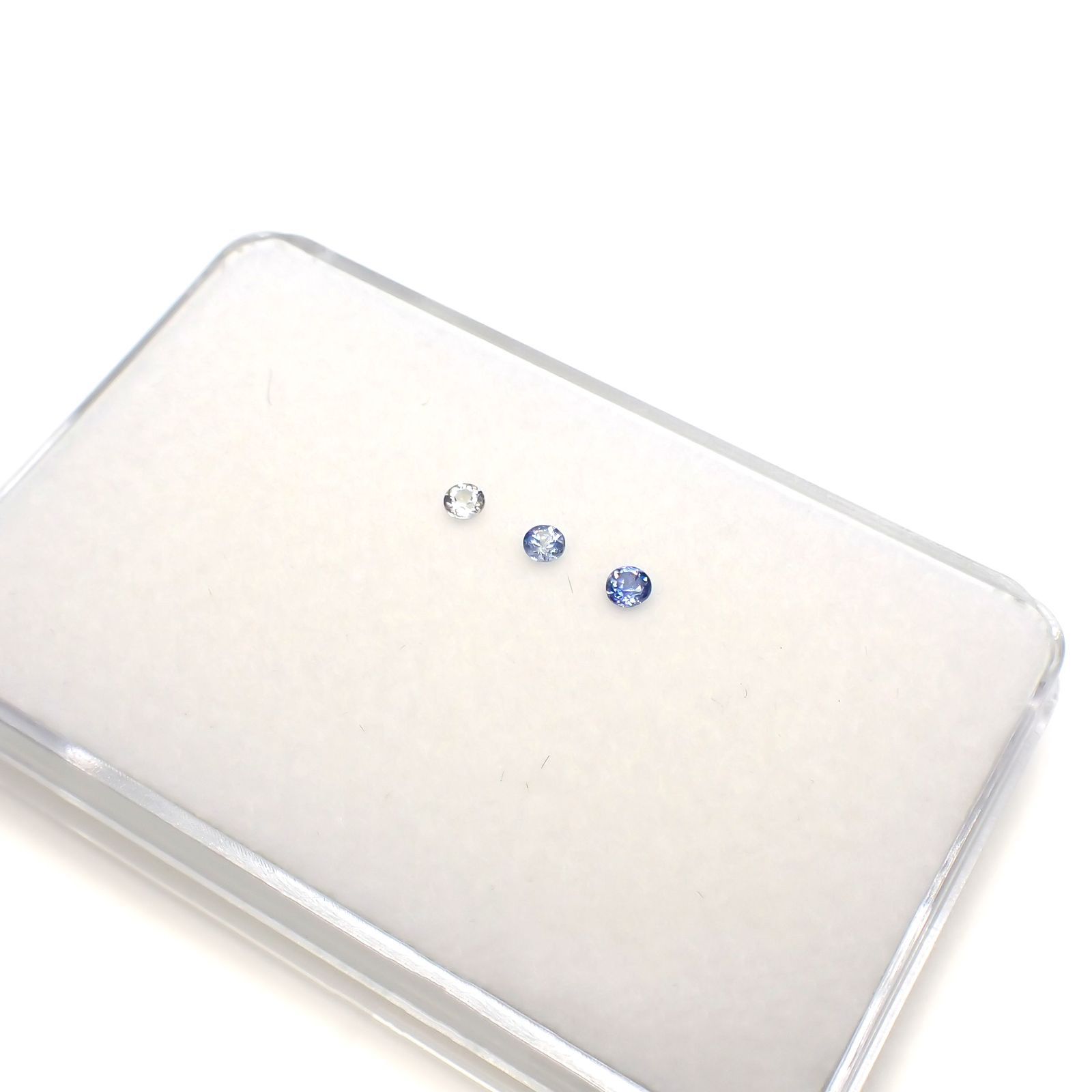 ベニトアイト カラーグラデーション3pcsセット アメリカ・カリフォルニア州産 0.17ct(3pcs合計)[230220506]2.2-2.3x2.2-2.3mm前後