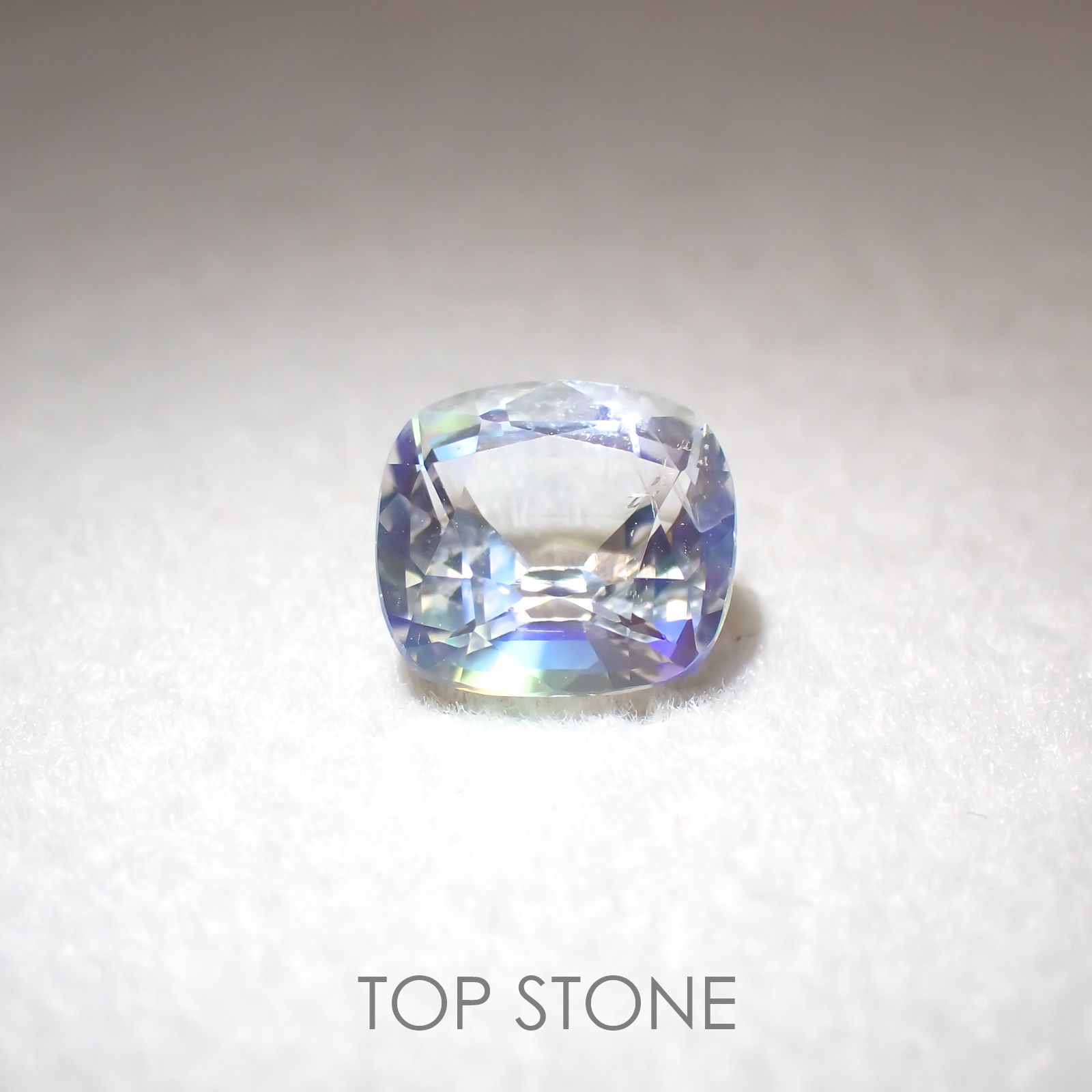 レインボームーンストーン(アンデシンラブラドライト) マダガスカル産 ルース 0.87ct[210410400]6.2×5.7mm前後