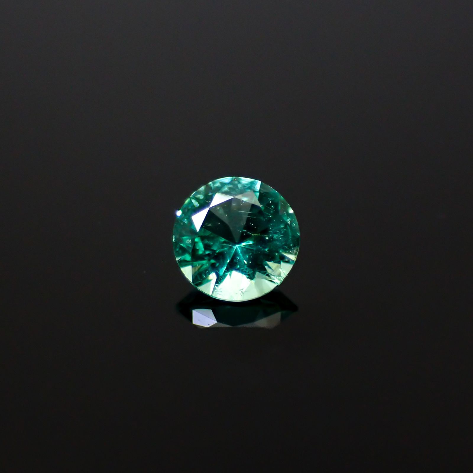 ノンオイルエメラルド ロシア産 0.10ct [250229869]3.2x3.2mm前後
