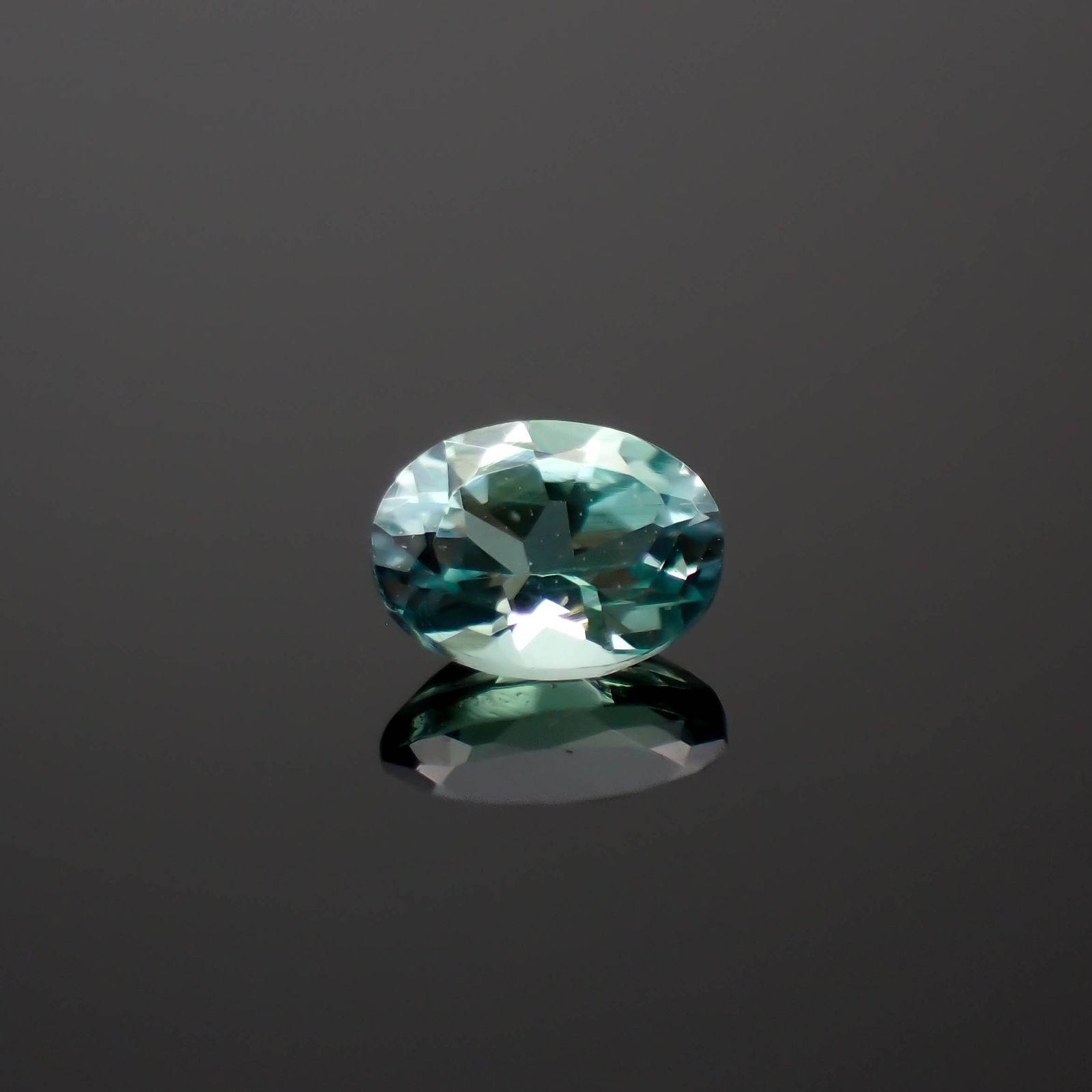 ブルーグリーンコーネルピン タンザニア産 0.17ct / 4x3mm前後 [260222849]