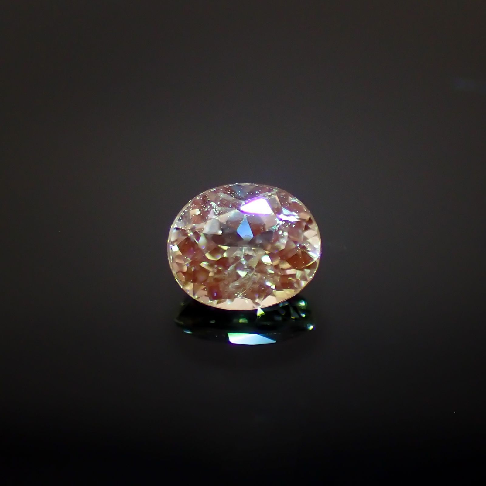 リューコガーネット(宝石名ホワイト グロッシュラー・ガーネット) ビルマ産 0.512ct ソ付(彩珠)[210711726]5.2×4.3mm前後
