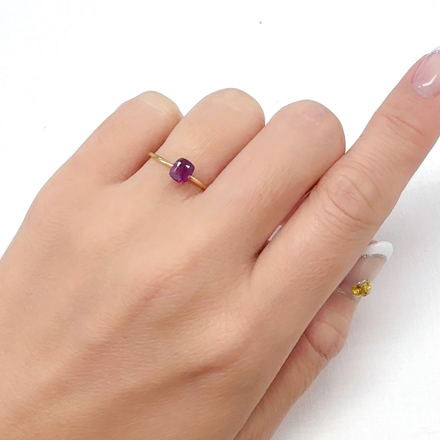 パープルサファイア 非加熱 パキスタン・カシミール地方産 0.81ct[240628405]5.3x4.5mm前後