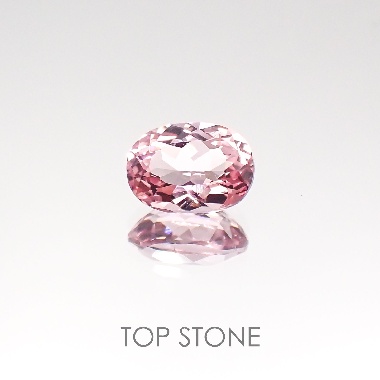 モルガナイト ナイジェリア産 ルース 0.92ct[20117404]7.1×5.1mm前後