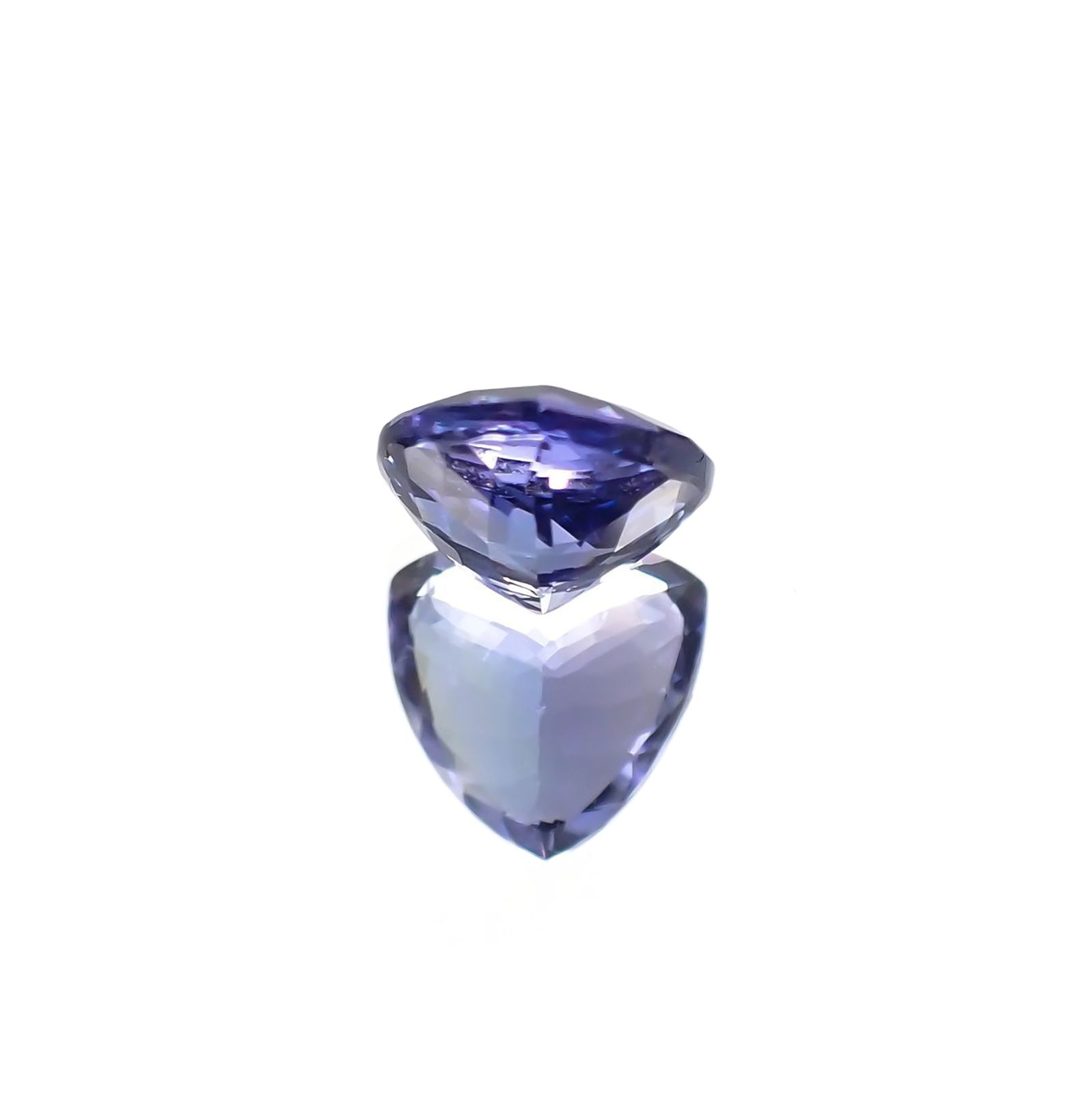 バイカラータンザナイト(宝石名タンザナイト) タンザニア産 ソ付(彩珠) 1.413ct / 7.1x7mm前後 [210711822]