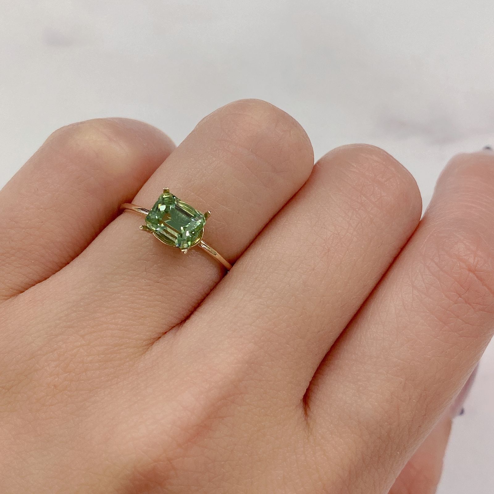 ミントトルマリン(宝石名グリーン・トルマリン) ルワンダ産 1.24ct 識別済[21029992]6.7×5.2mm前後