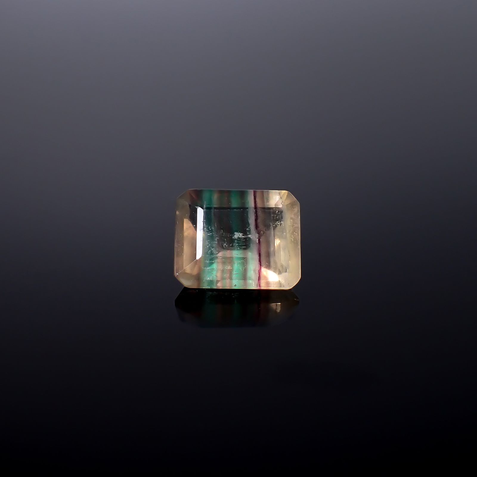 パーティカラーフローライト フルオレッセンス ブラジル産 3.41ct / 9.8x8mm前後 [260932778]