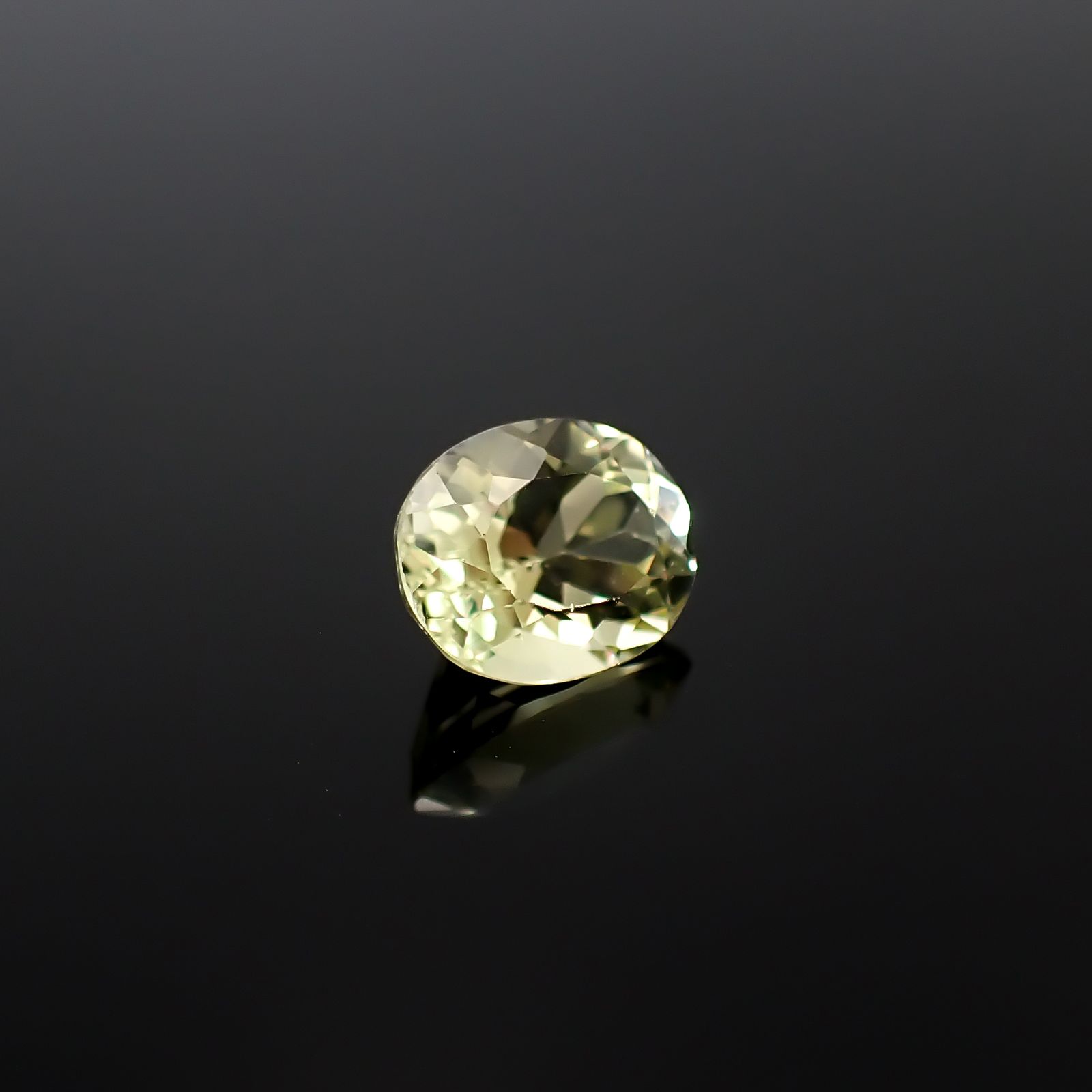 モンテブラサイト(宝石名モンテブラサイト)マダガスカル産 1.39ct 識別済[241229655]7.7x6.1mm前後