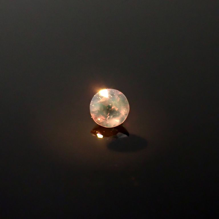 電球色(ライト)の照射で変色