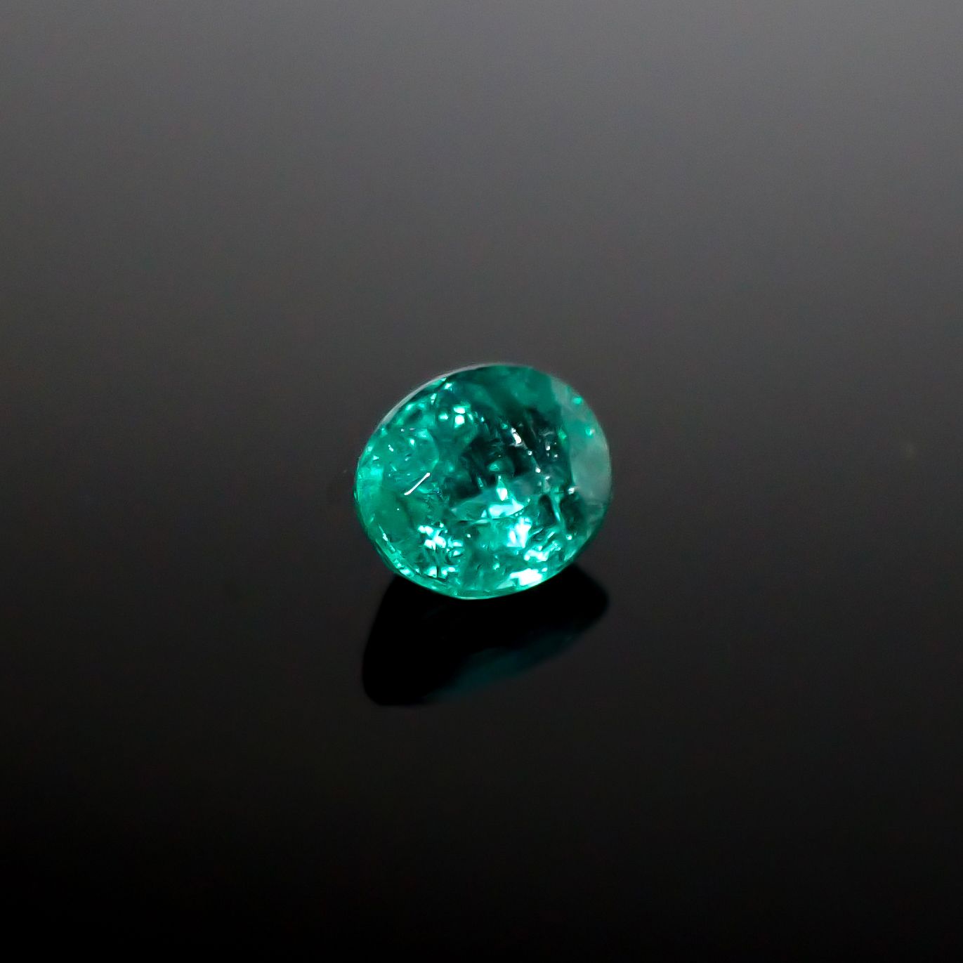 パライバトルマリン(宝石名トルマリン/別名パライバ・トルマリン)ブラジル・キントス鉱山産 0.405ct ソ付(宝貴協)[241229538]5.02x4.05mm前後
