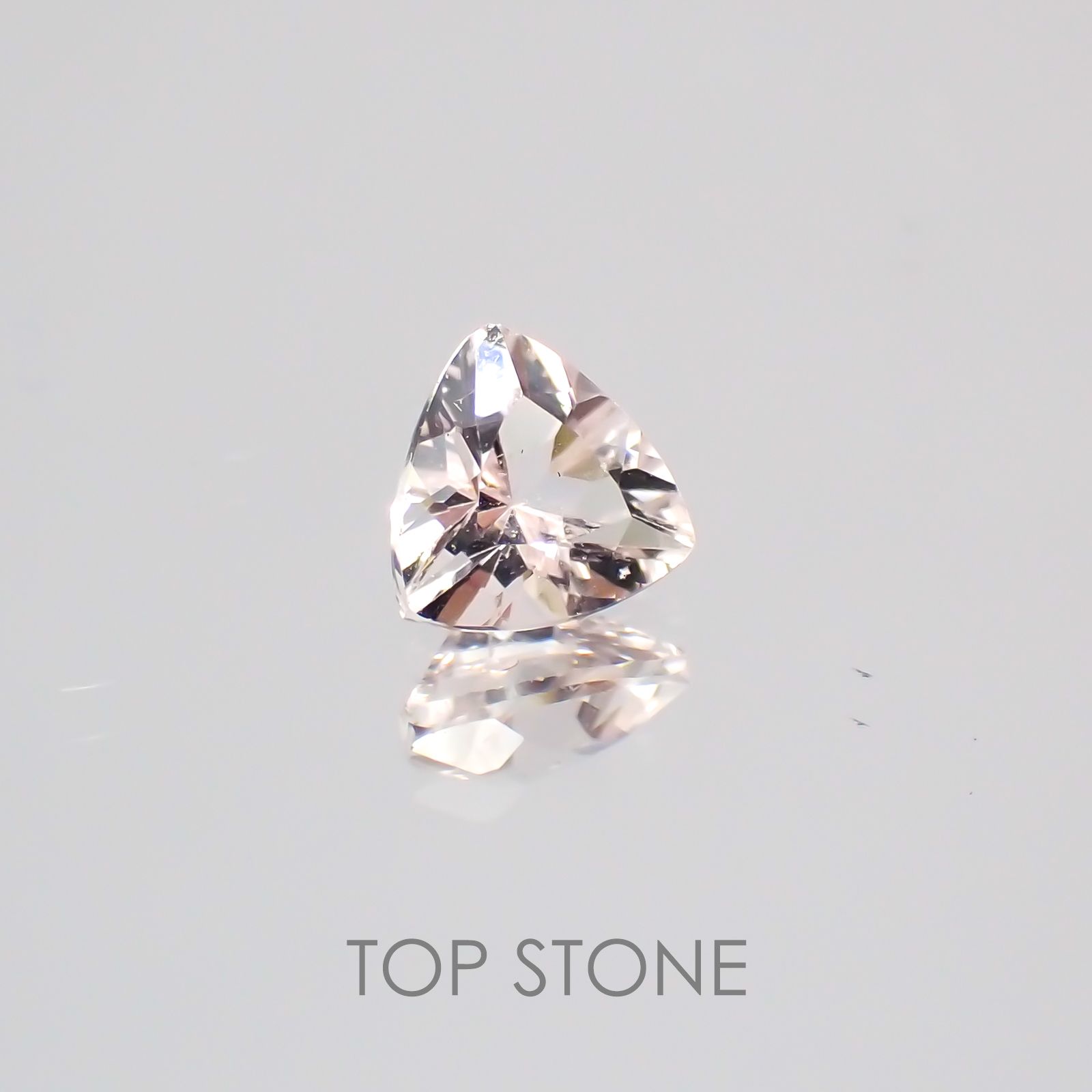 モルガナイト ナイジェリア産 ルース 0.42ct[20128567]5.1×5.2mm前後