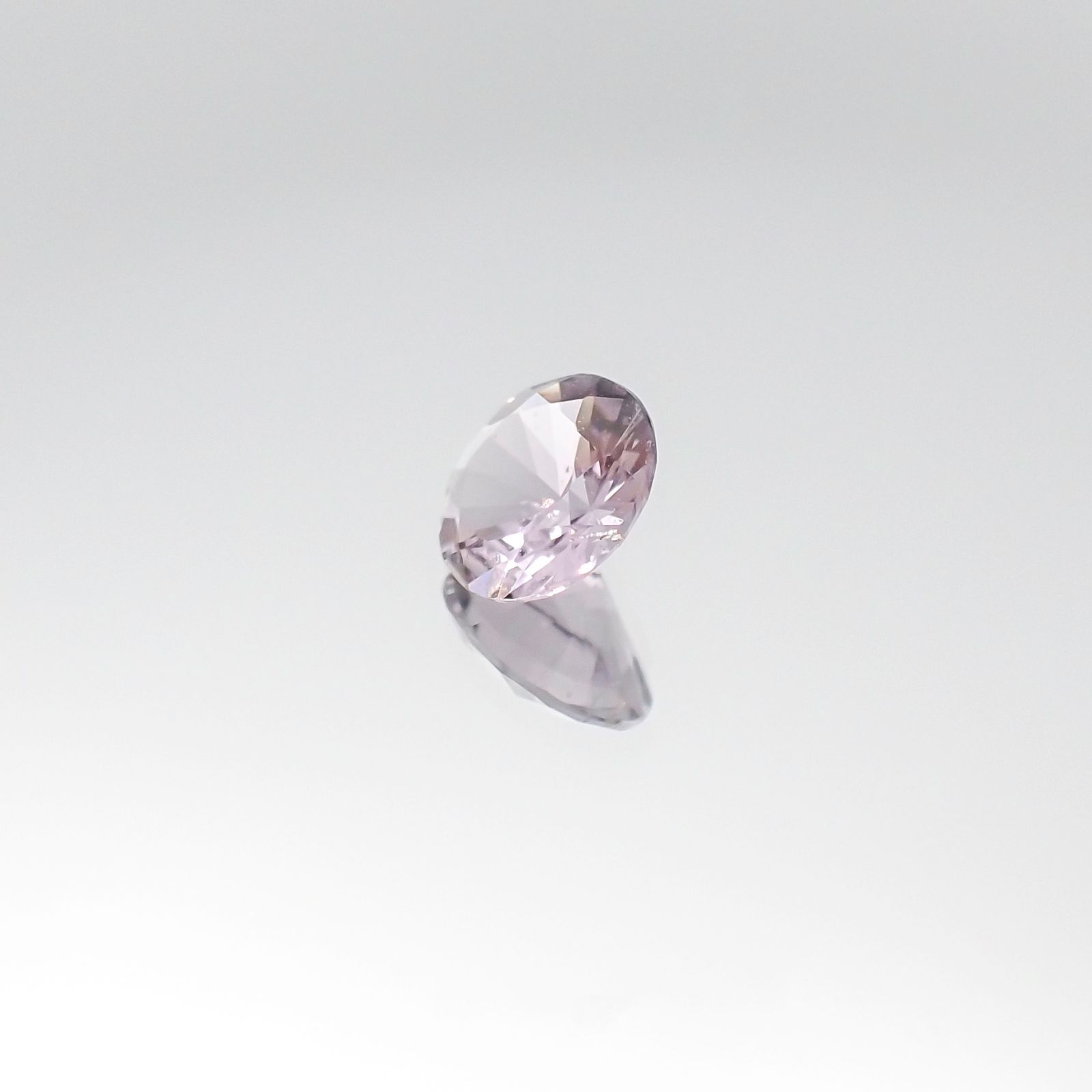 マリアライト(宝石名パープル・スキャポライト)タンザニア産 0.38ct 識別済[231023979]5.5x5.4mm前後
