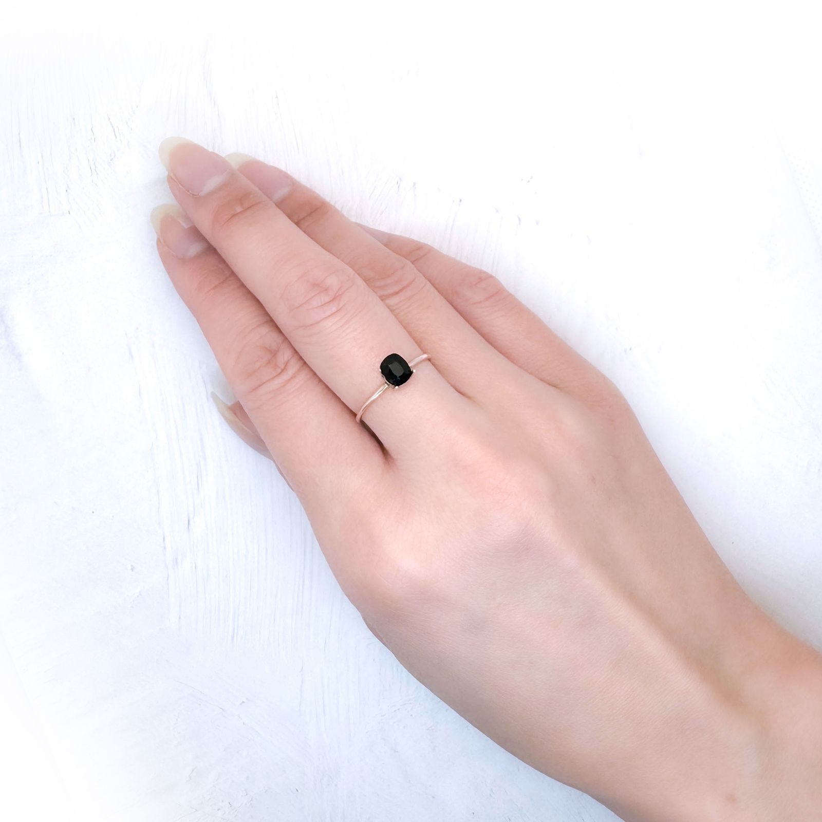 セレンディバイト ミャンマー産 0.75ct / 5.6x4.7mm前後 [251231442]