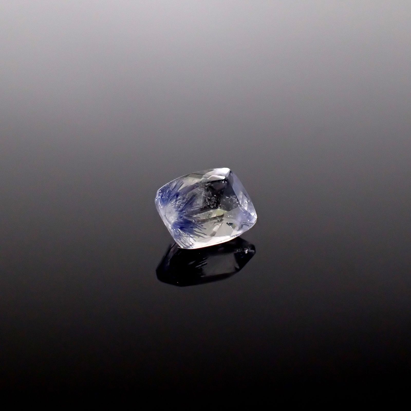 デュモルチェライトインクォーツ ブラジル産 0.66ct / 5.9x4.9mm前後 [260331842]