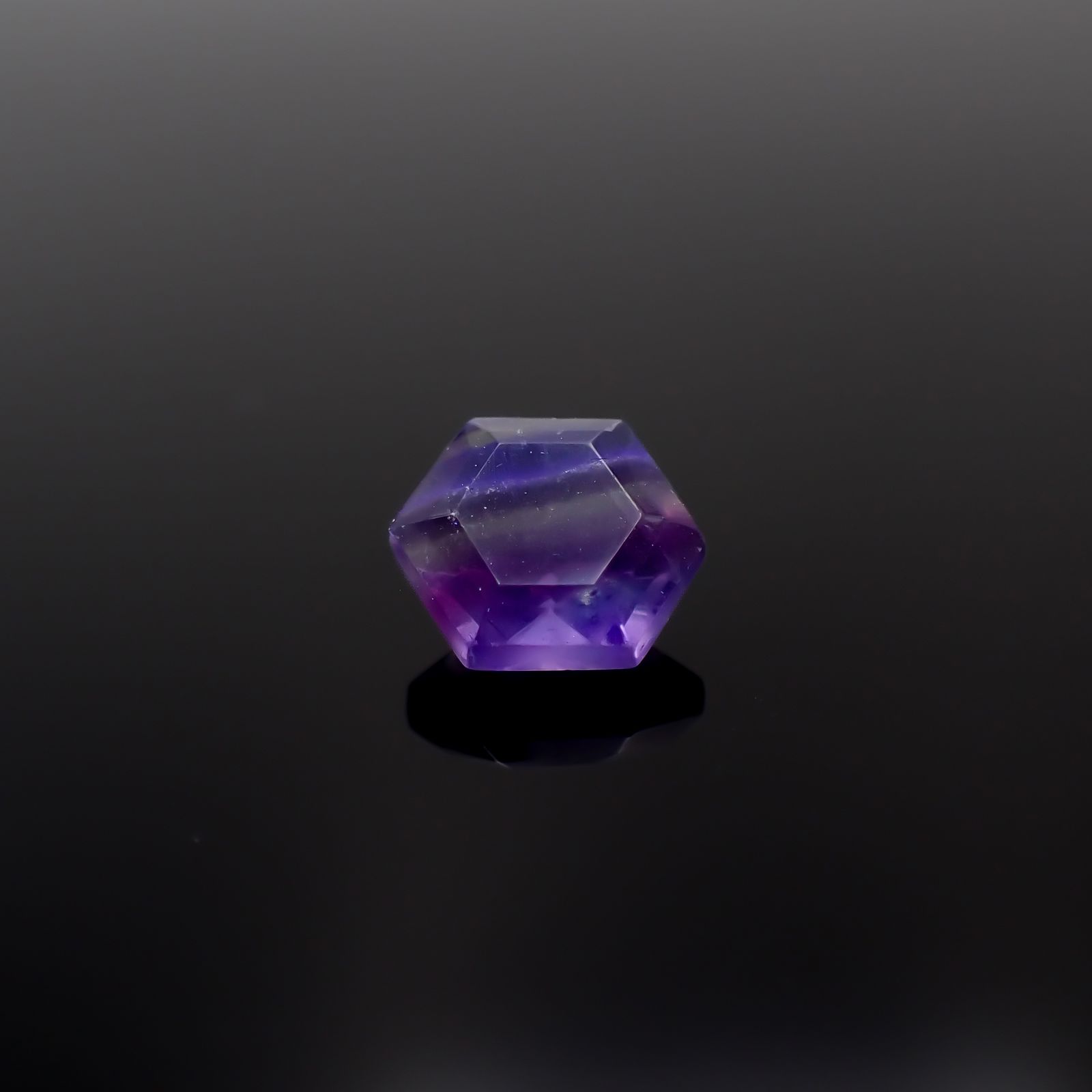 ◇ヘキサゴンカット◇パーティカラーフローライト フルオレッセンス 中国産 2.64ct[240628189]8.3x8mm前後