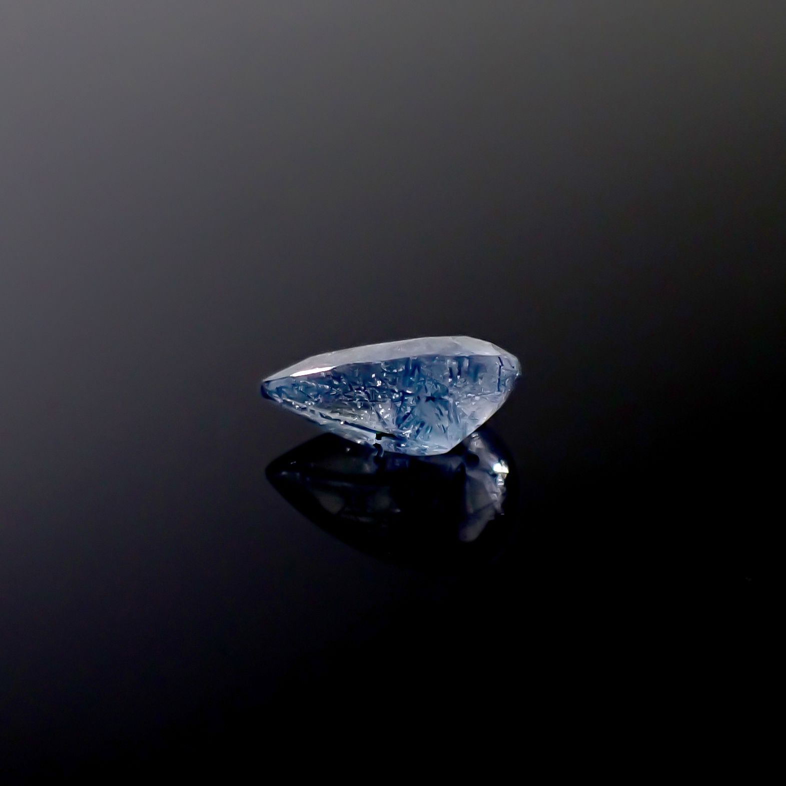 インディゴライトインクォーツ ブラジル産 1.00ct [241229605]8.9x5.9mm前後