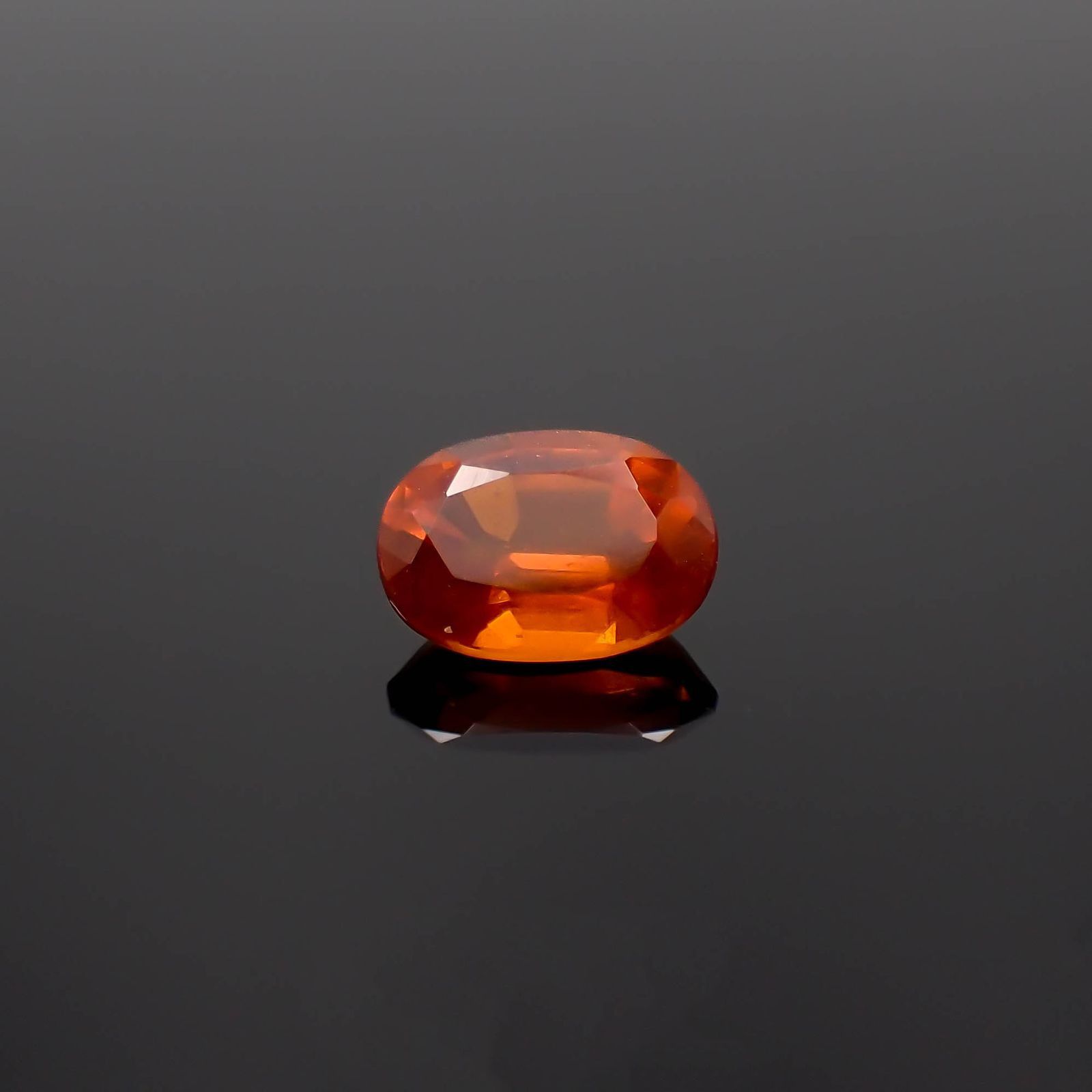 オレンジカイヤナイト ネパール産 1.08ct / 7.1x5mm前後 [251020597]